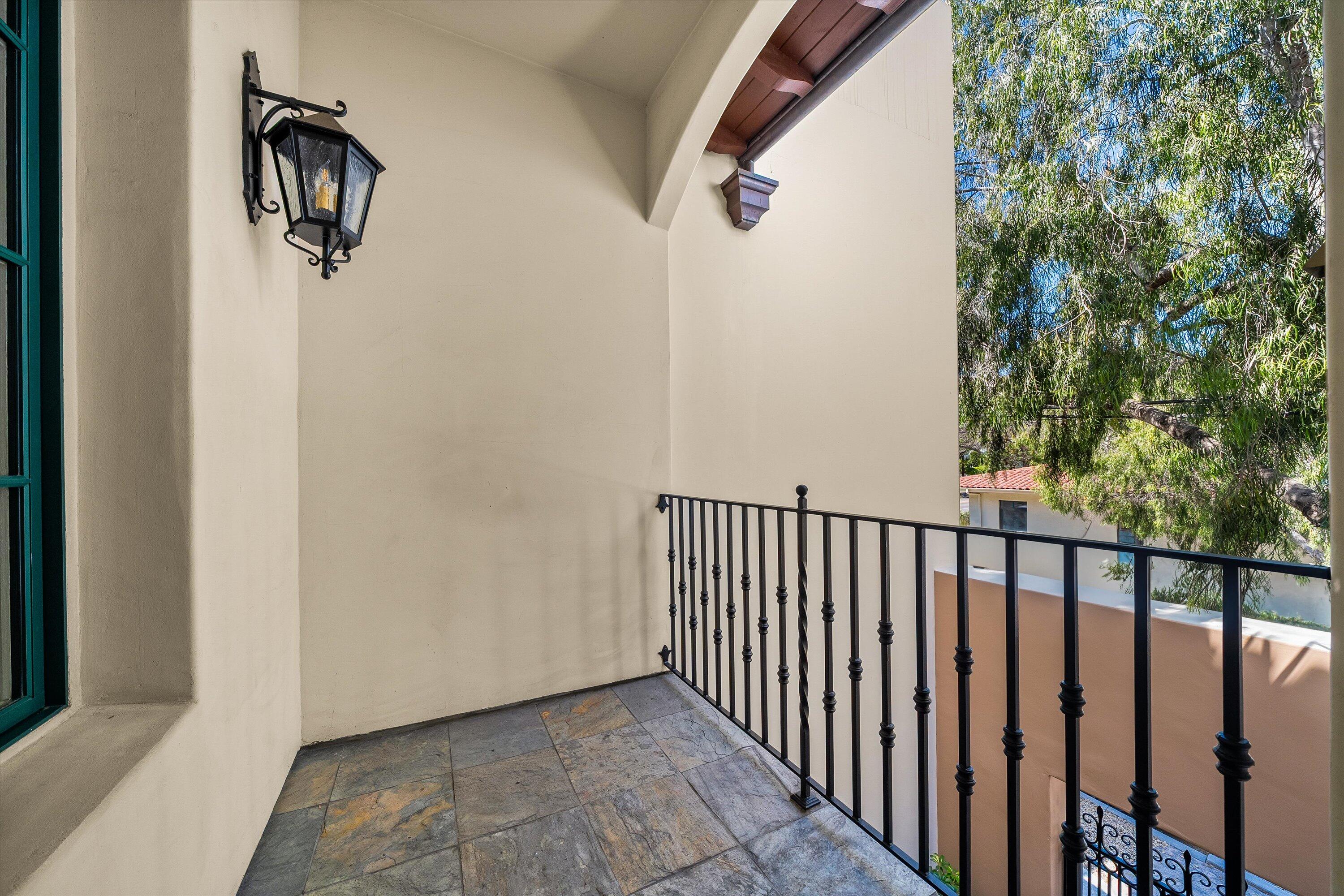 Santa Barbara, California 93101, United States, 3 Bedrooms Bedrooms, ,3 BathroomsBathrooms,Residential,Active,162989