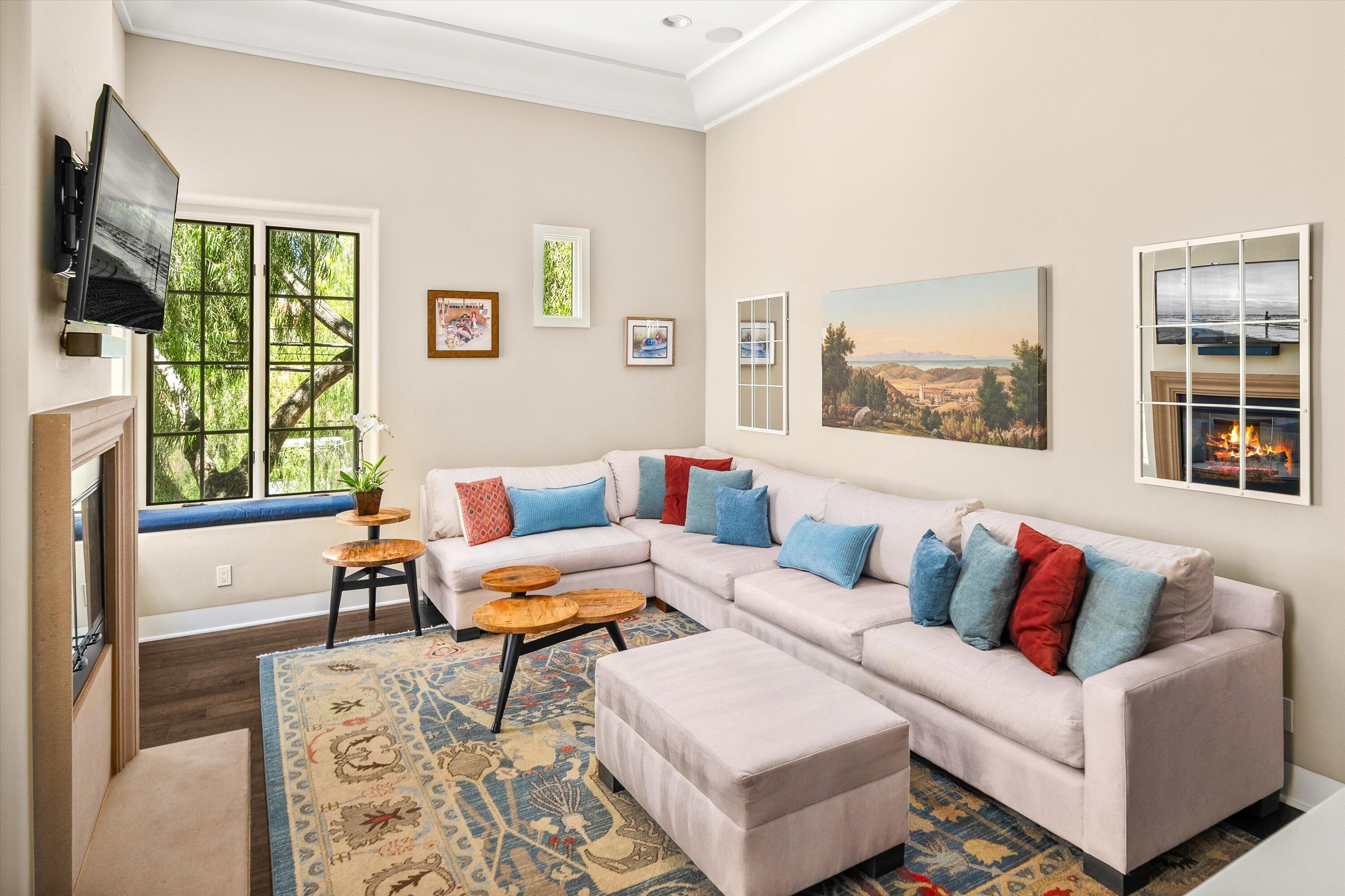 Santa Barbara, California 93101, United States, 3 Bedrooms Bedrooms, ,3 BathroomsBathrooms,Residential,Active,162989