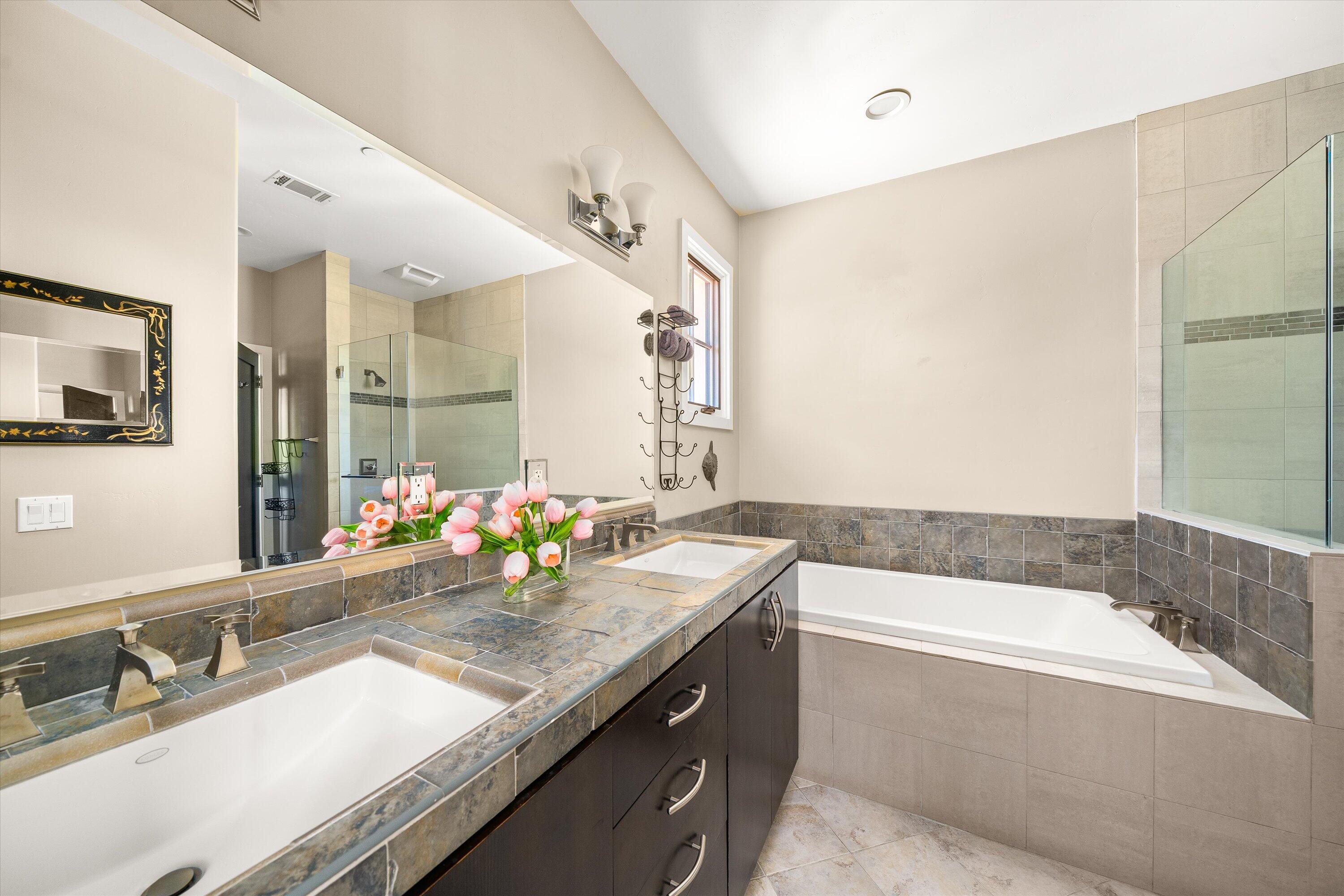 Santa Barbara, California 93101, United States, 3 Bedrooms Bedrooms, ,3 BathroomsBathrooms,Residential,Active,162989