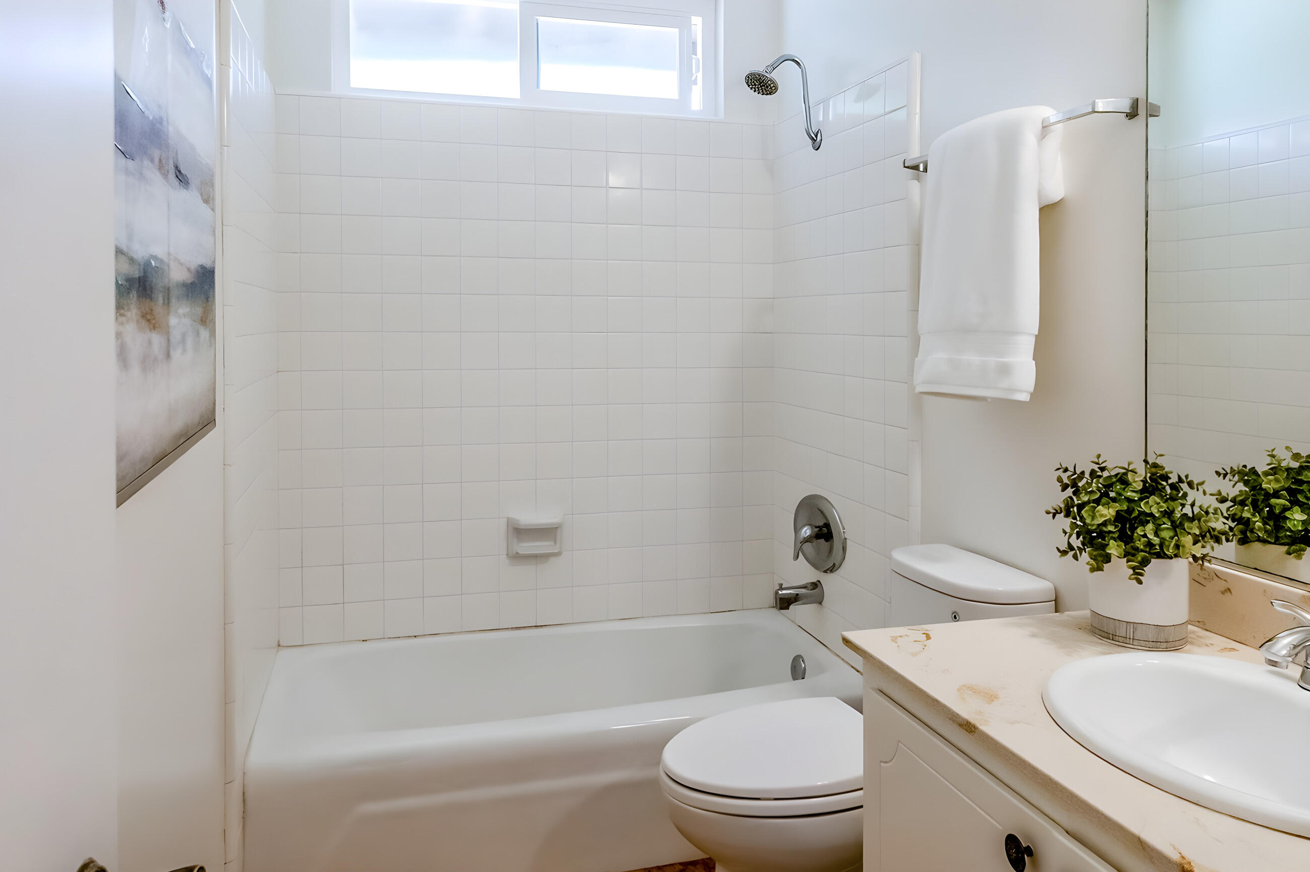 Santa Barbara, California 93111, United States, 5 Bedrooms Bedrooms, ,4 BathroomsBathrooms,Residential,Active,166710