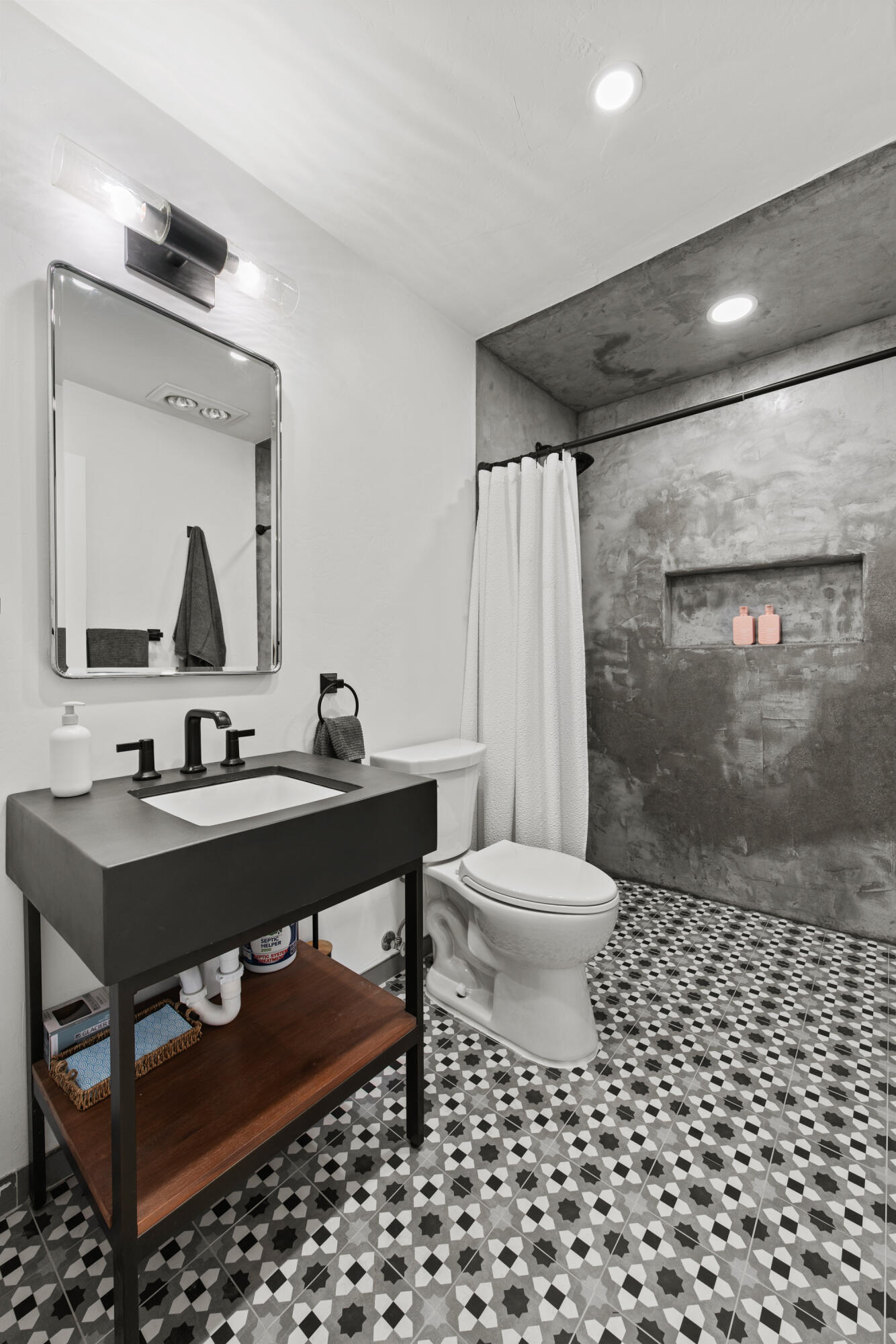 Solvang, California 93463, United States, 4 Bedrooms Bedrooms, ,3 BathroomsBathrooms,Residential,Active,111695