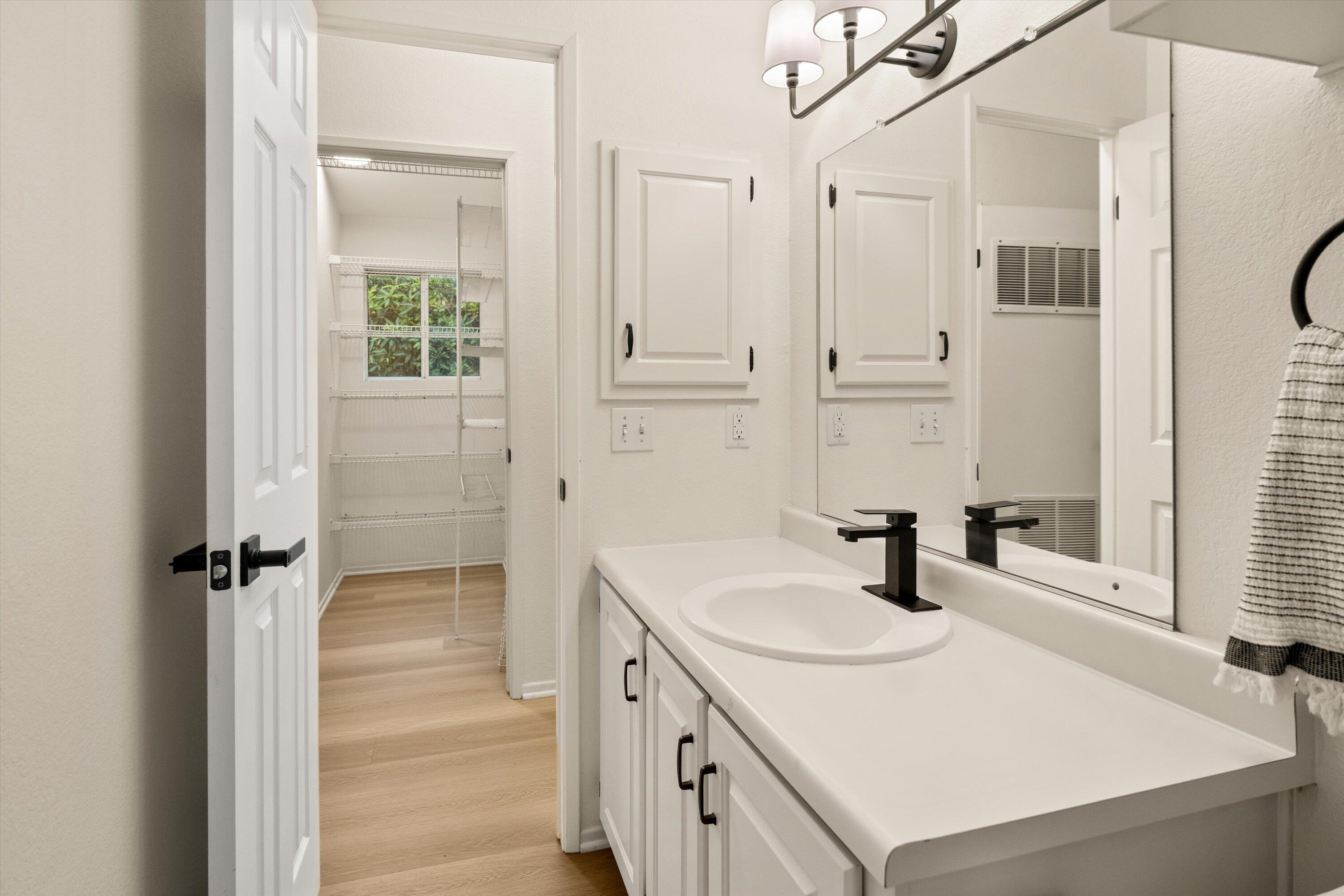 Carpinteria, California 93013, United States, 2 Bedrooms Bedrooms, ,2 BathroomsBathrooms,Residential,Active,112919