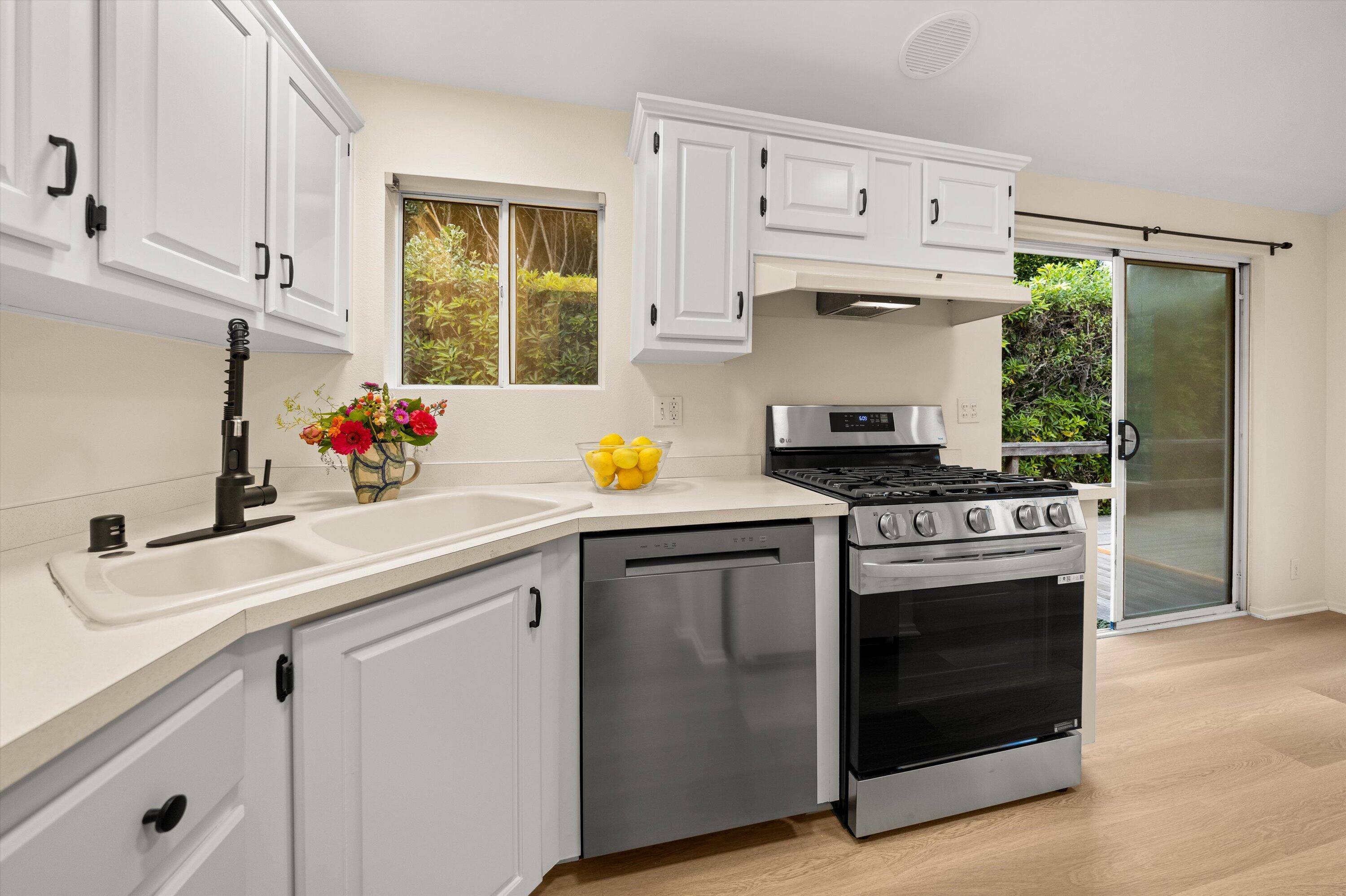 Carpinteria, California 93013, United States, 2 Bedrooms Bedrooms, ,2 BathroomsBathrooms,Residential,Active,112919