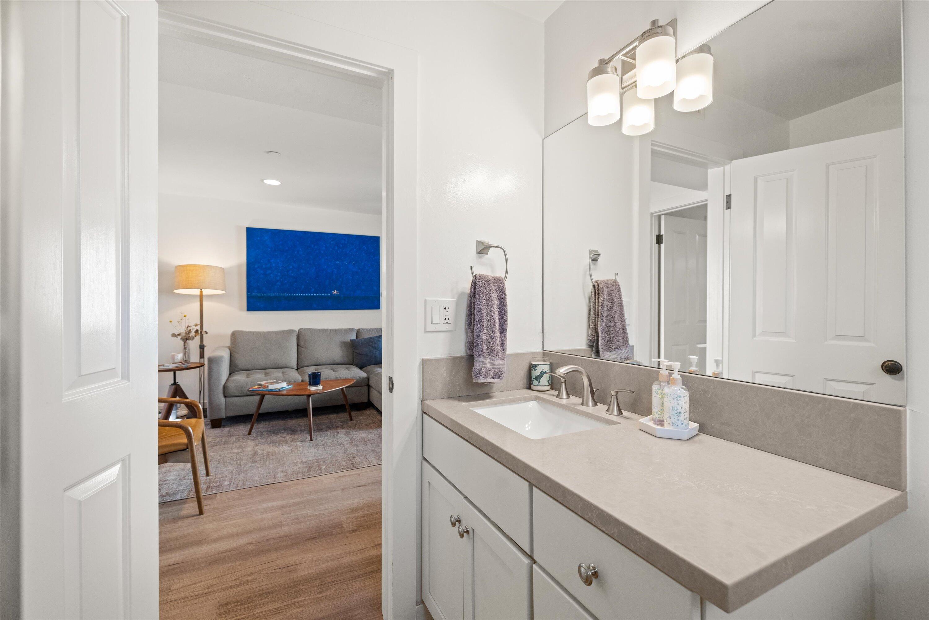 Santa Barbara, California 93101, United States, 2 Bedrooms Bedrooms, ,2 BathroomsBathrooms,Residential,Active,112908