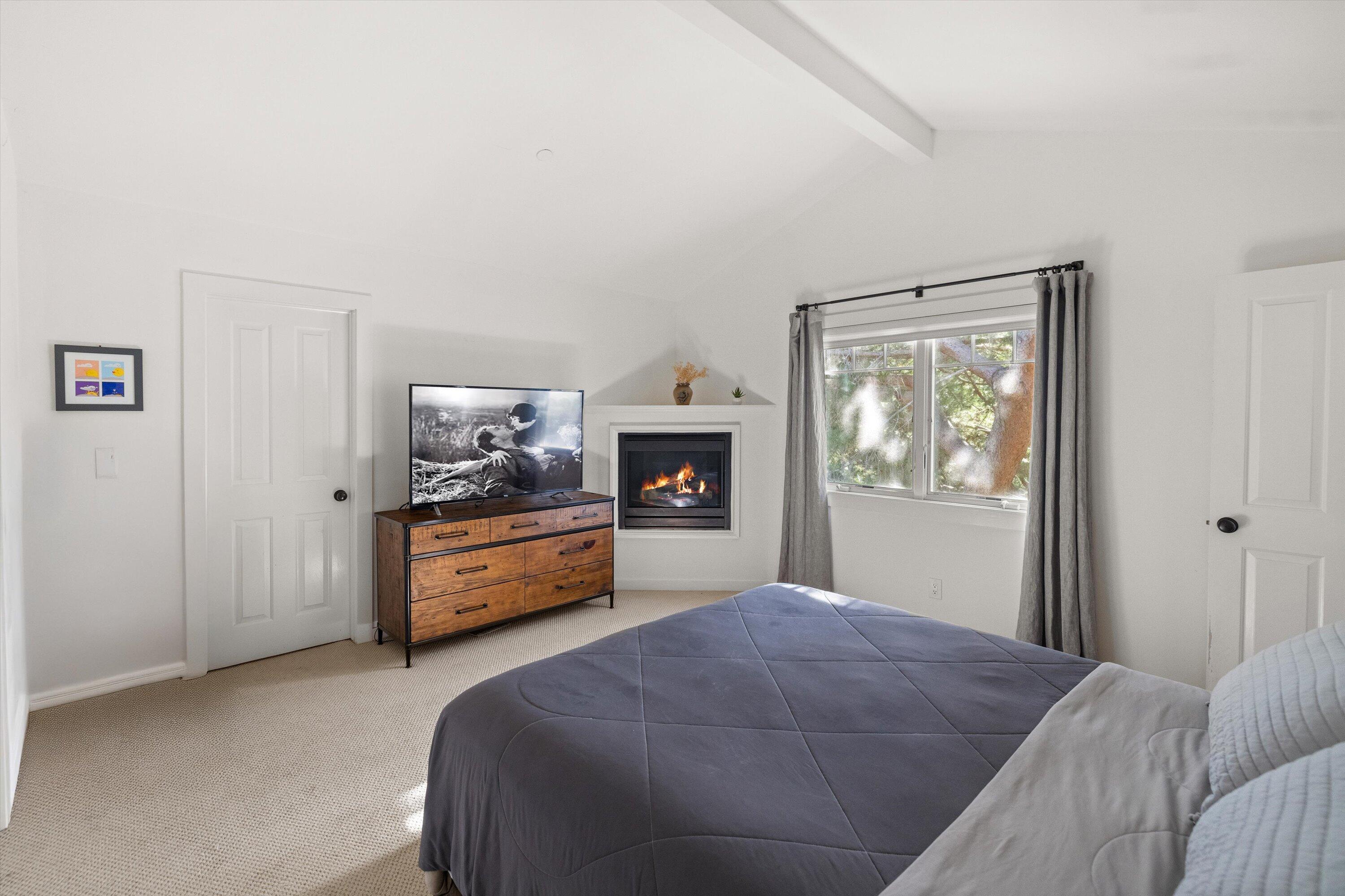 Santa Barbara, California 93101, United States, 2 Bedrooms Bedrooms, ,2 BathroomsBathrooms,Residential,Active,112908
