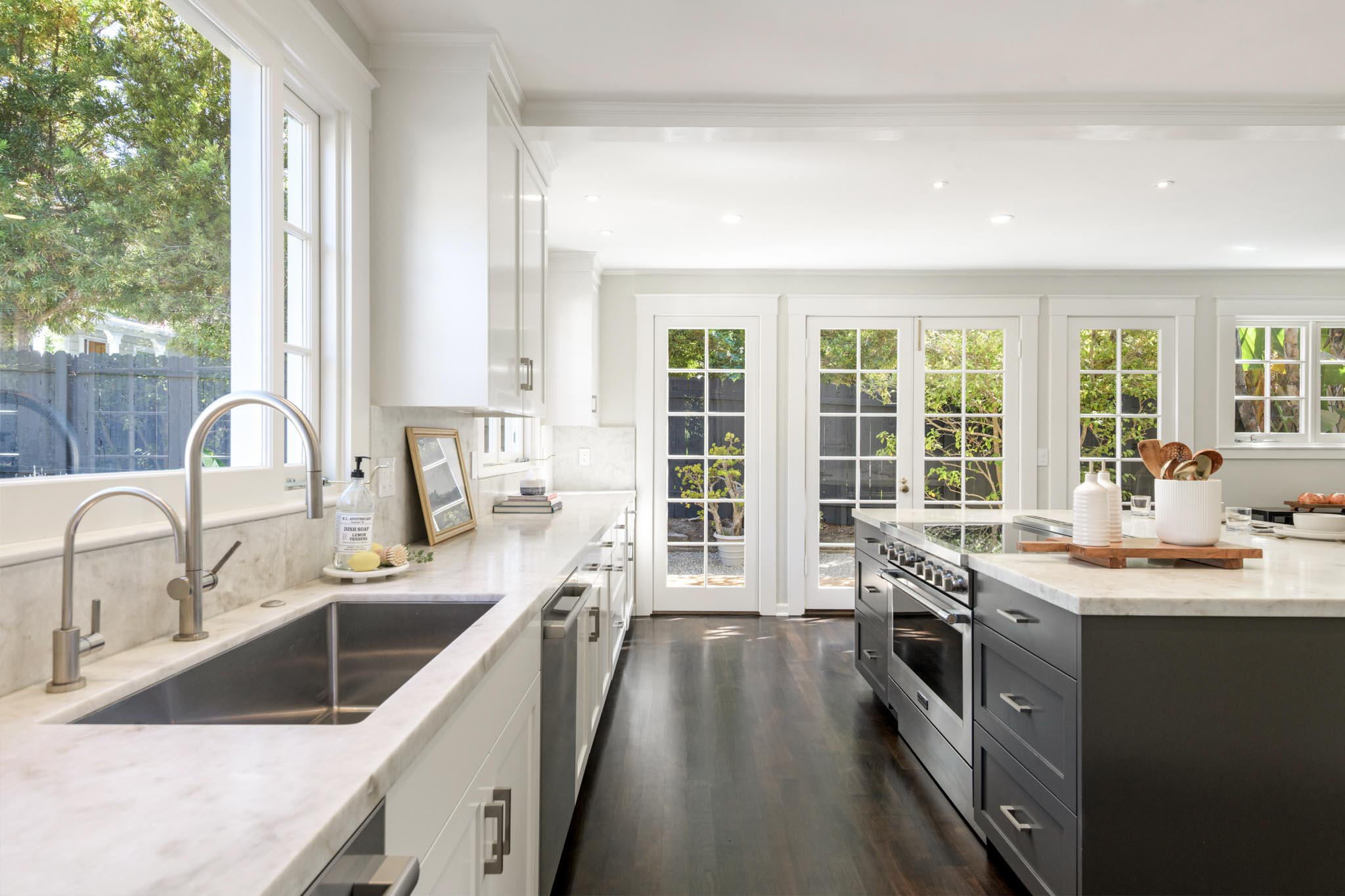 Santa Barbara, California 93101, United States, 3 Bedrooms Bedrooms, ,4 BathroomsBathrooms,Residential,Active,207071