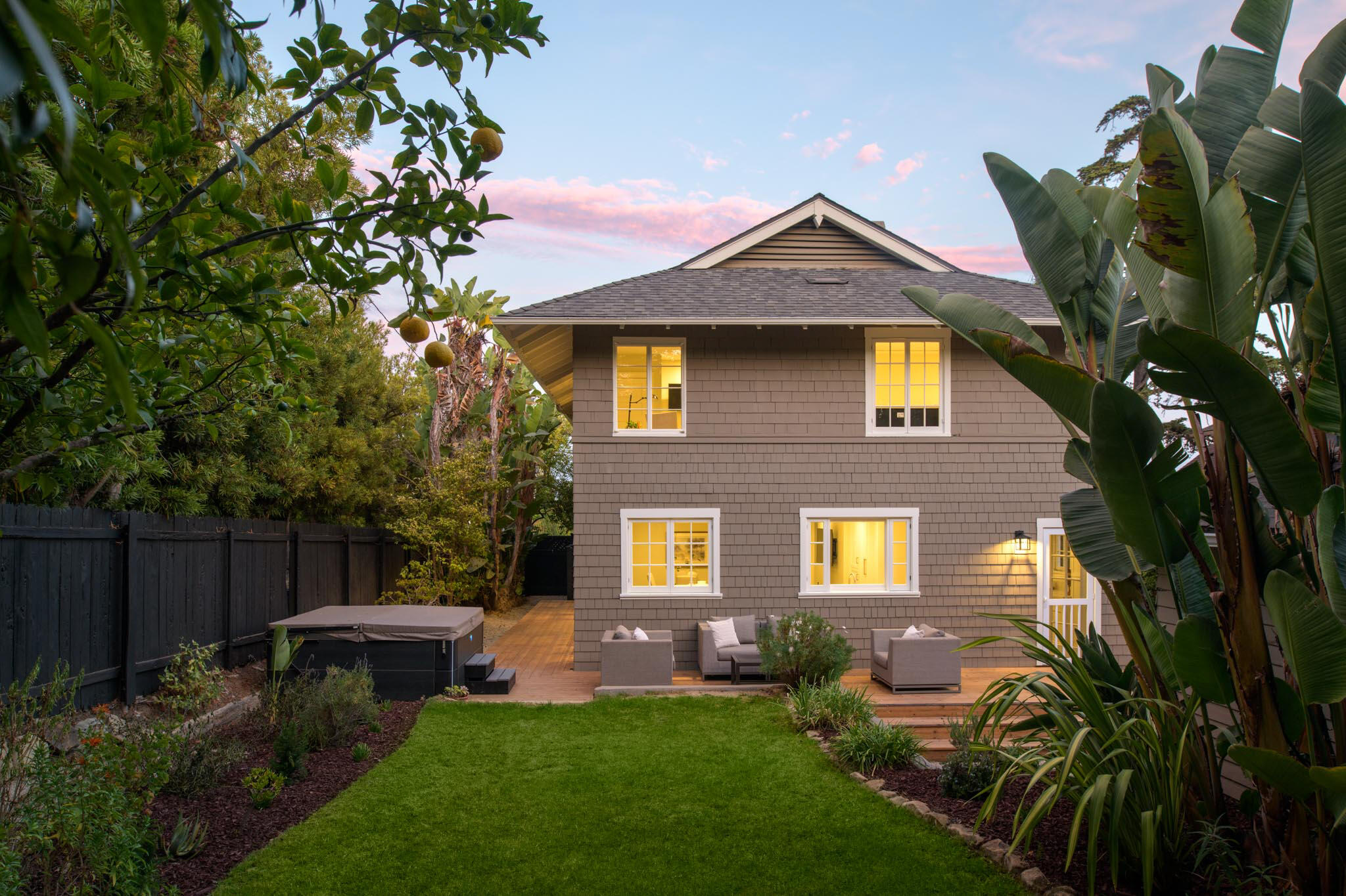 Santa Barbara, California 93101, United States, 3 Bedrooms Bedrooms, ,4 BathroomsBathrooms,Residential,Active,207071