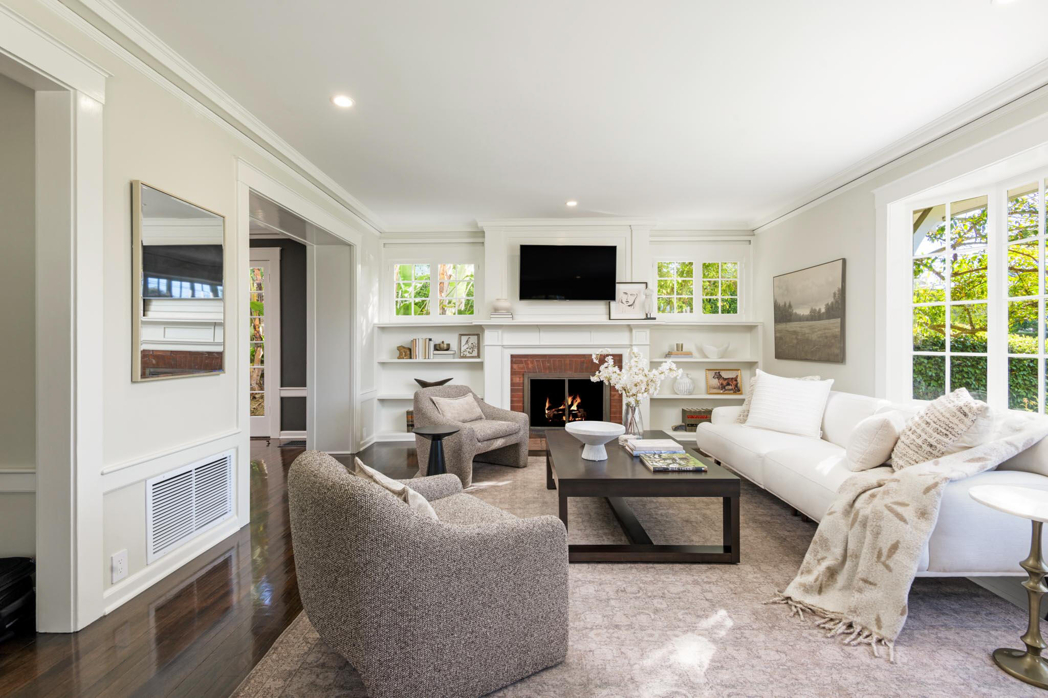 Santa Barbara, California 93101, United States, 3 Bedrooms Bedrooms, ,4 BathroomsBathrooms,Residential,Active,207071