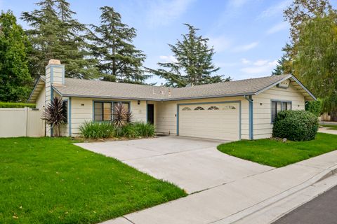 Photo of 4 Six Flags Circle, BUELLTON, CA 93427 (MLS # 25-3583)