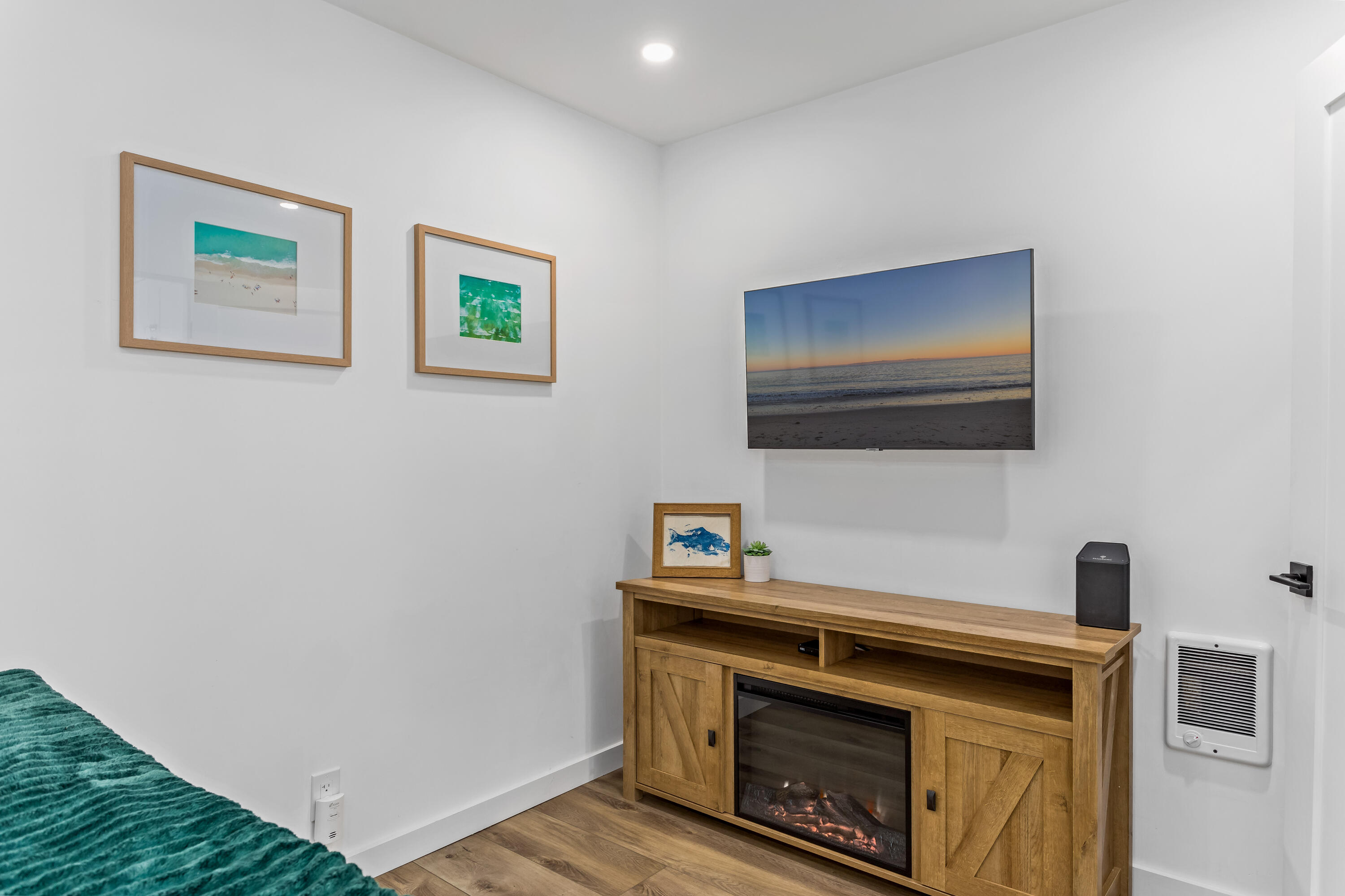 Carpinteria, California 93013, United States, 1 Bedroom Bedrooms, ,1 BathroomBathrooms,Residential,Active,204865