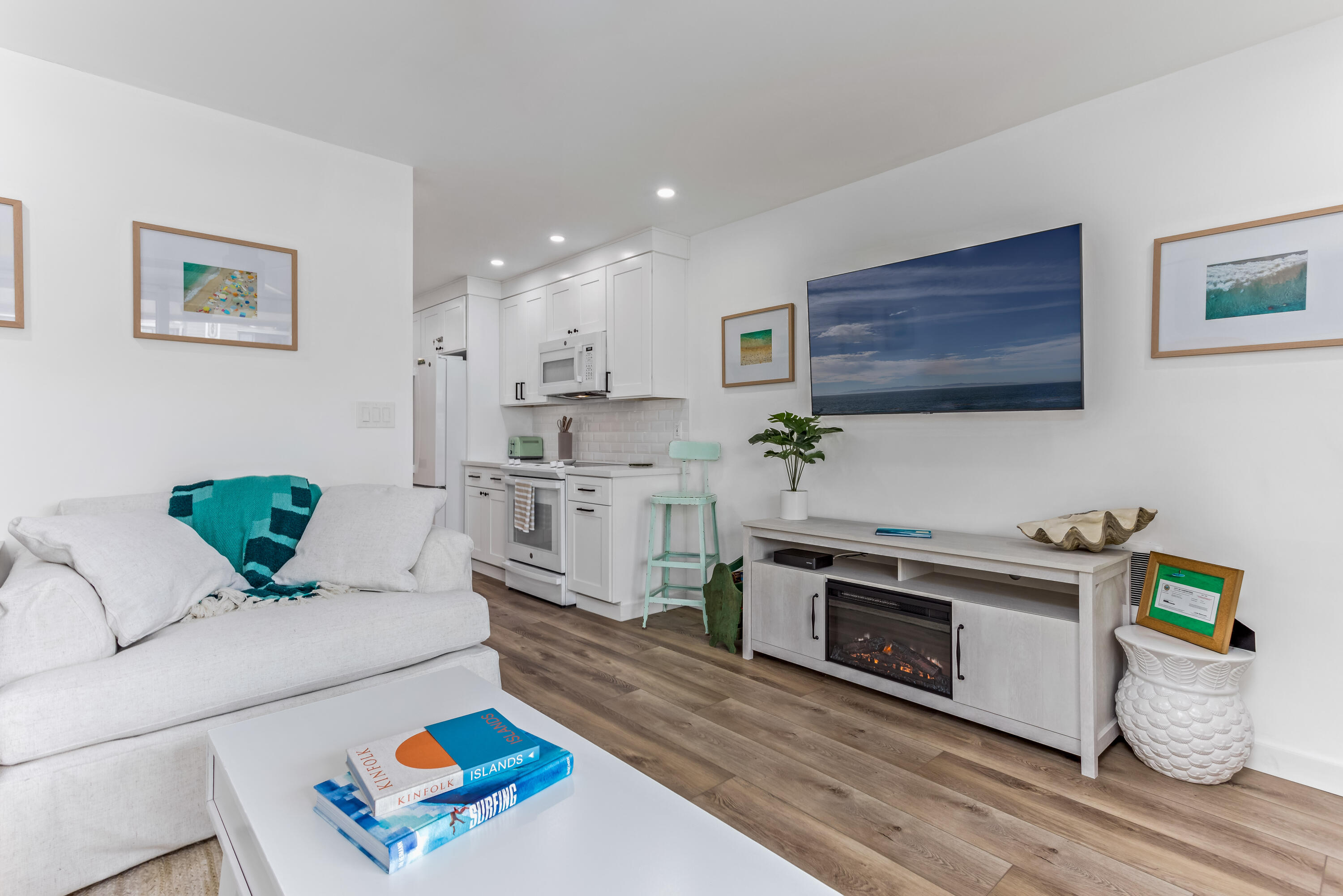 Carpinteria, California 93013, United States, 1 Bedroom Bedrooms, ,1 BathroomBathrooms,Residential,Active,204865