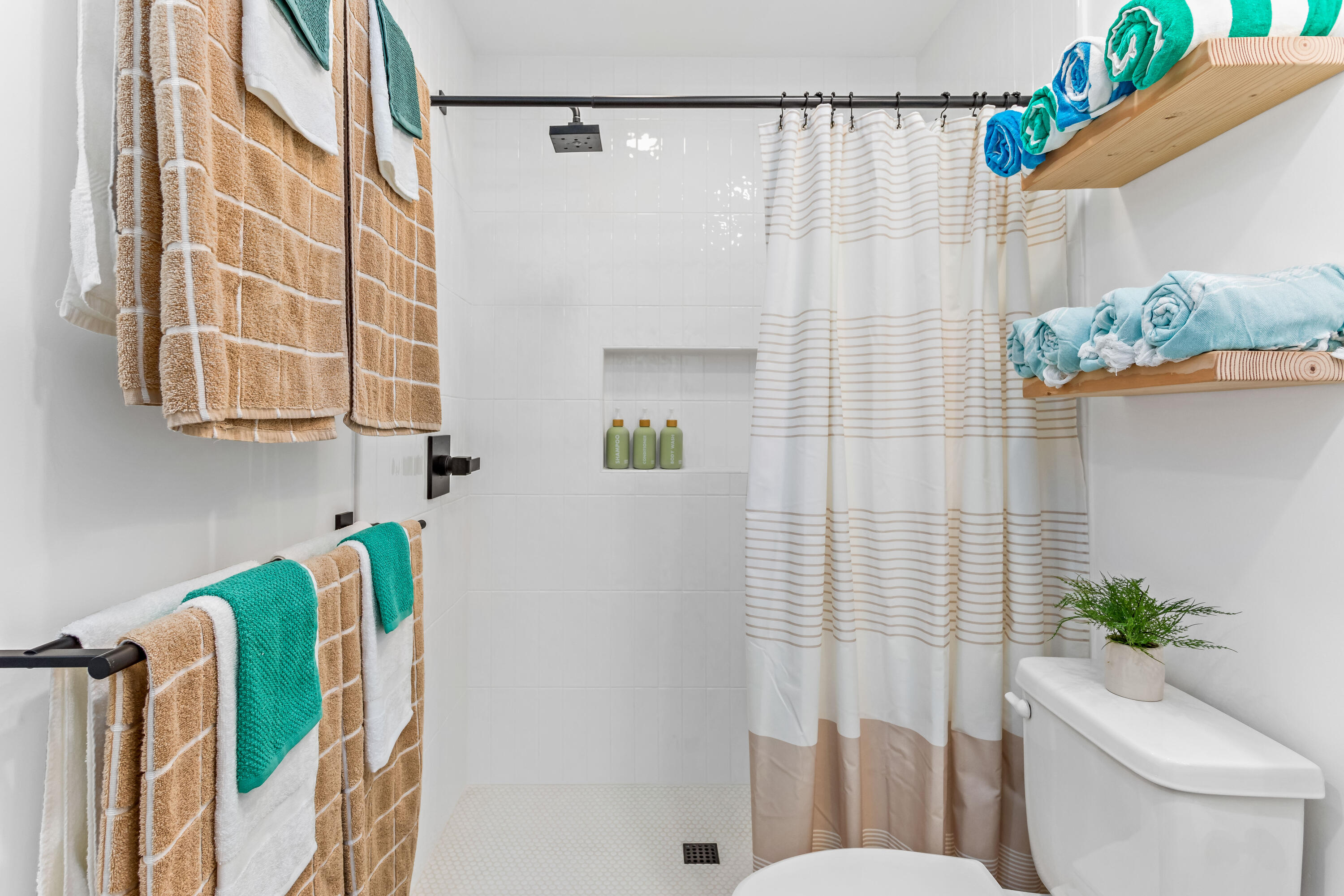 Carpinteria, California 93013, United States, 1 Bedroom Bedrooms, ,1 BathroomBathrooms,Residential,Active,204865