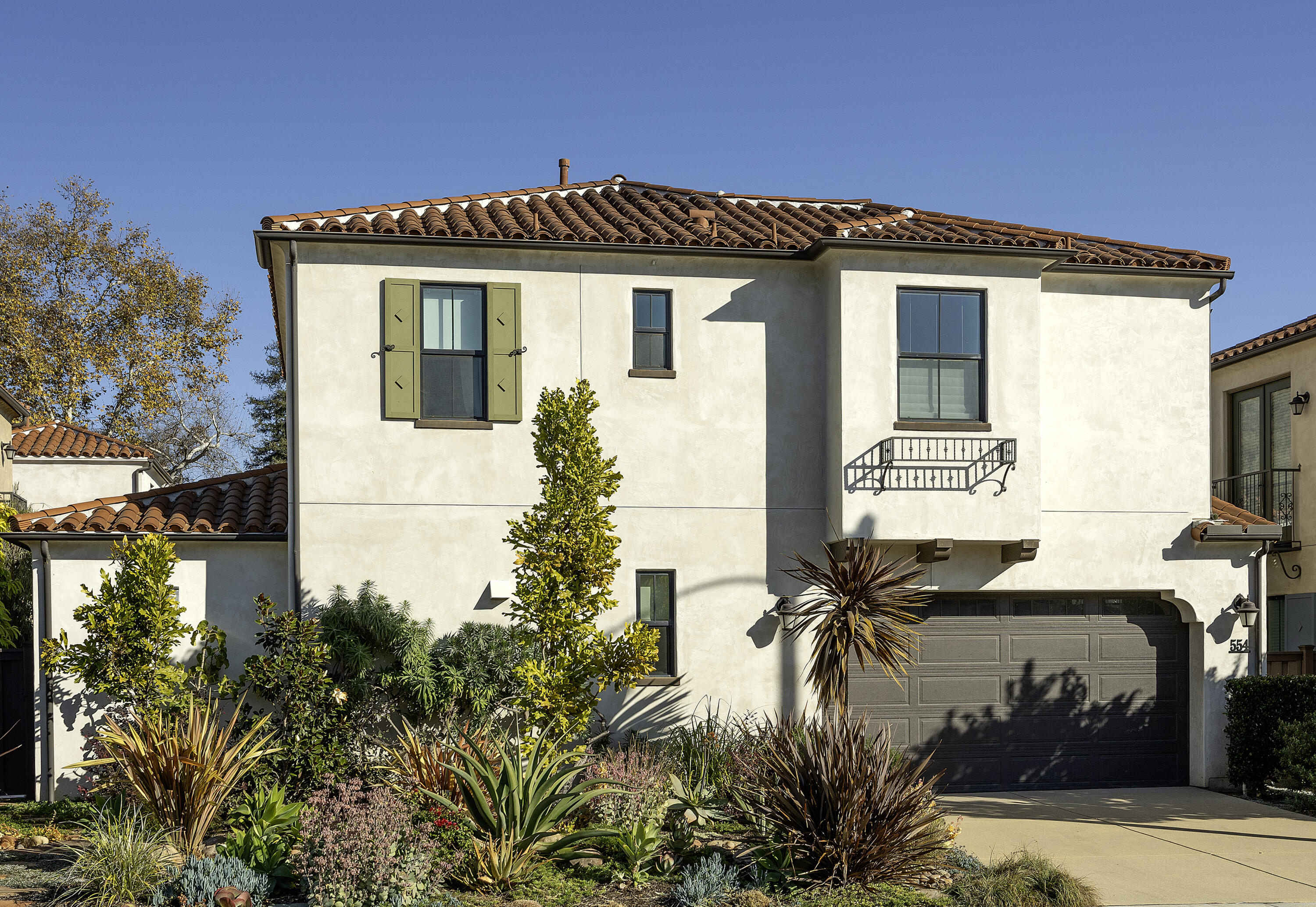 Santa Barbara, California 93111, United States, 3 Bedrooms Bedrooms, ,3 BathroomsBathrooms,Residential,Pending,220391