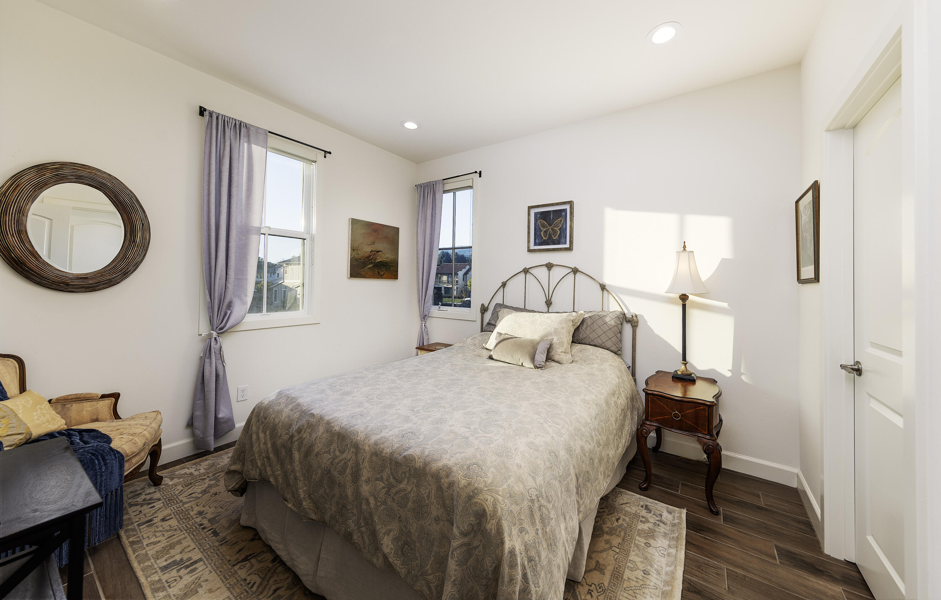 Santa Barbara, California 93111, United States, 3 Bedrooms Bedrooms, ,3 BathroomsBathrooms,Residential,Pending,220391