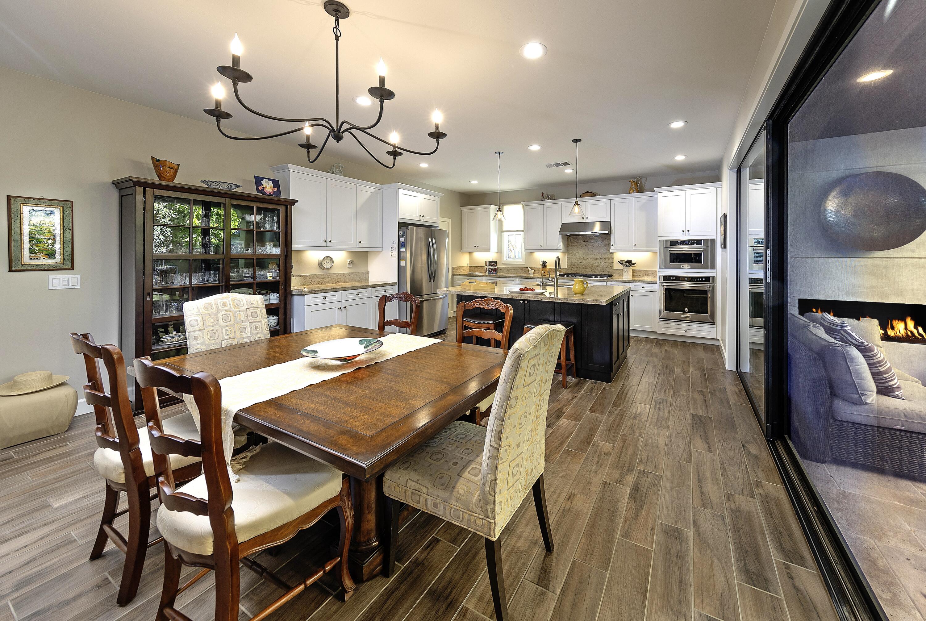 Santa Barbara, California 93111, United States, 3 Bedrooms Bedrooms, ,3 BathroomsBathrooms,Residential,Pending,220391