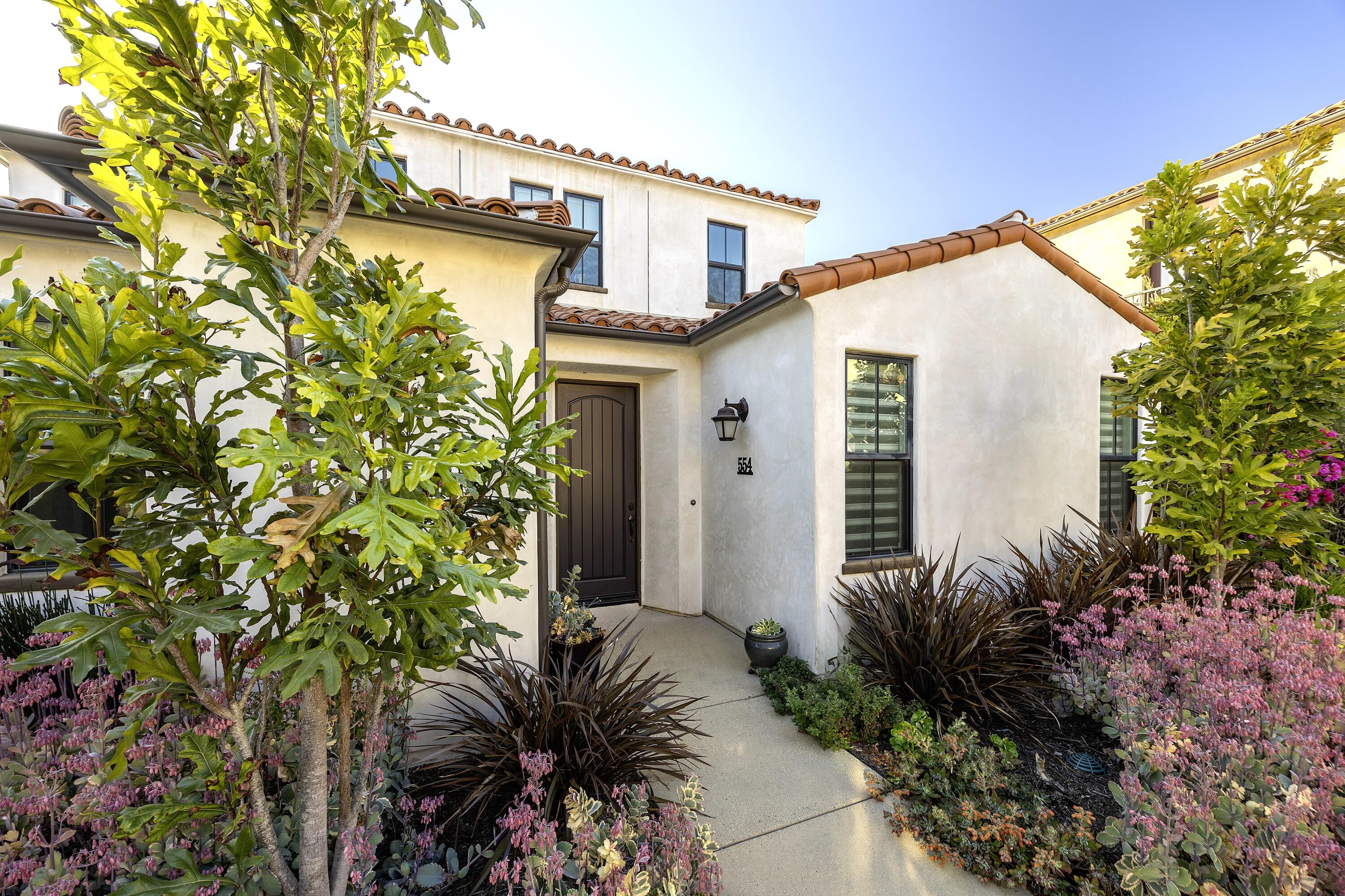 Santa Barbara, California 93111, United States, 3 Bedrooms Bedrooms, ,3 BathroomsBathrooms,Residential,Pending,220391