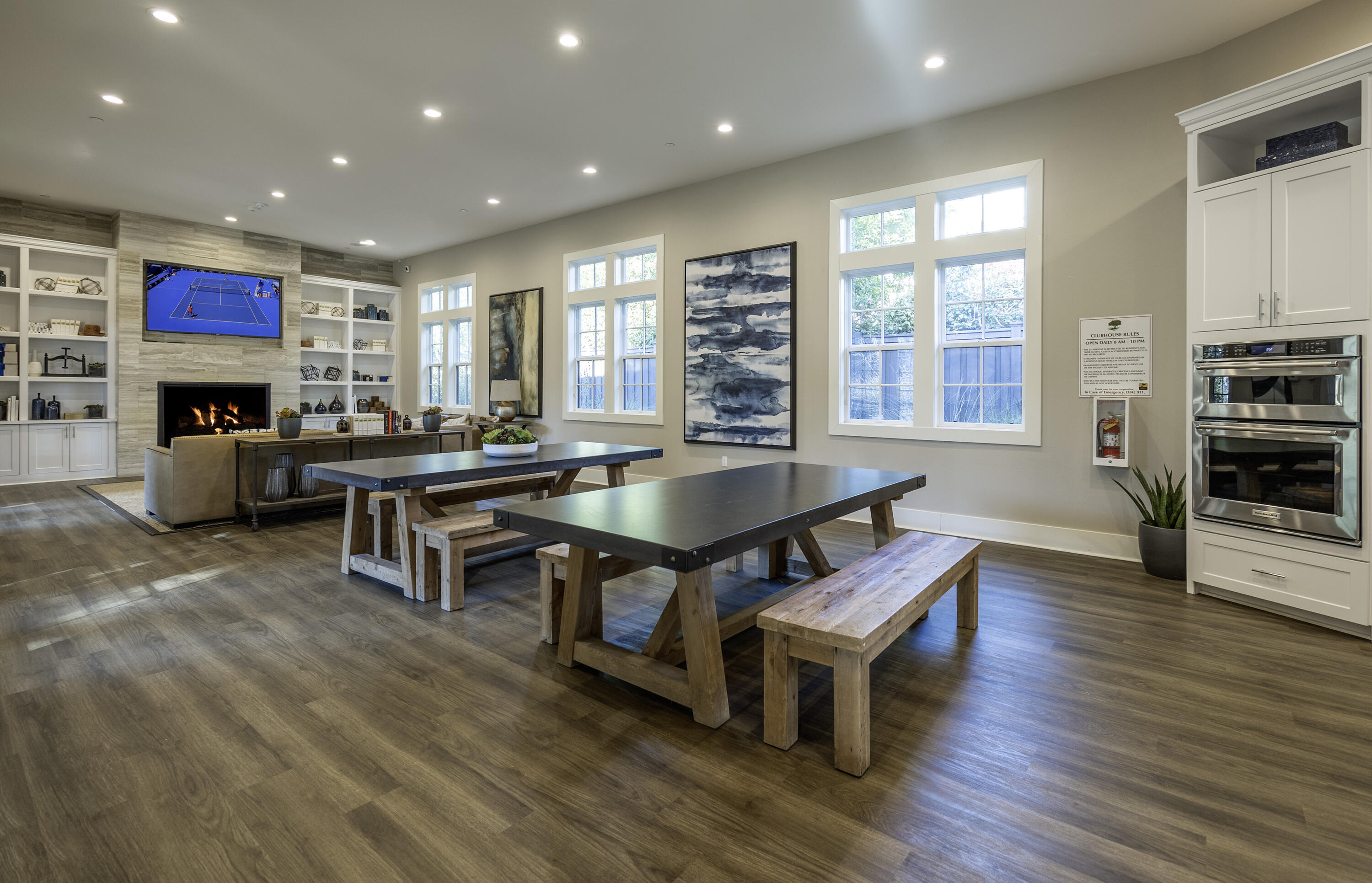 Santa Barbara, California 93111, United States, 3 Bedrooms Bedrooms, ,3 BathroomsBathrooms,Residential,Pending,220391