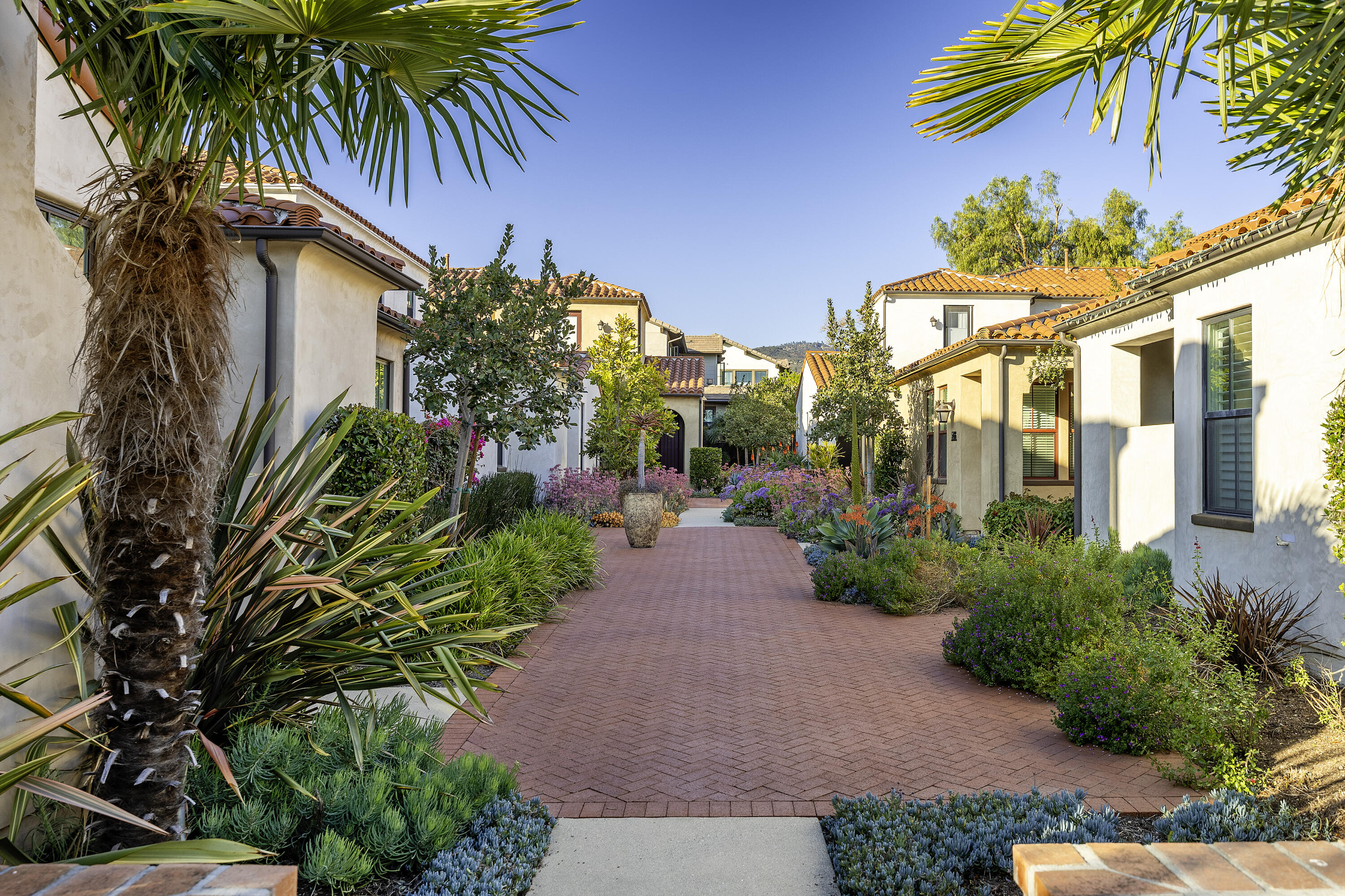 Santa Barbara, California 93111, United States, 3 Bedrooms Bedrooms, ,3 BathroomsBathrooms,Residential,Pending,220391