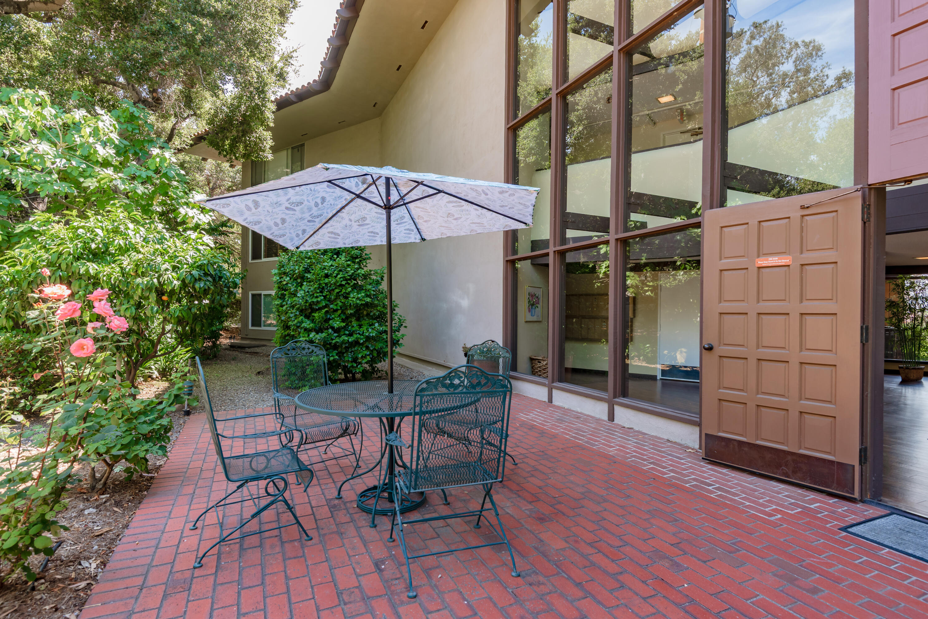 Santa Barbara, California 93105, United States, 2 Bedrooms Bedrooms, ,2 BathroomsBathrooms,Residential,Active,160605