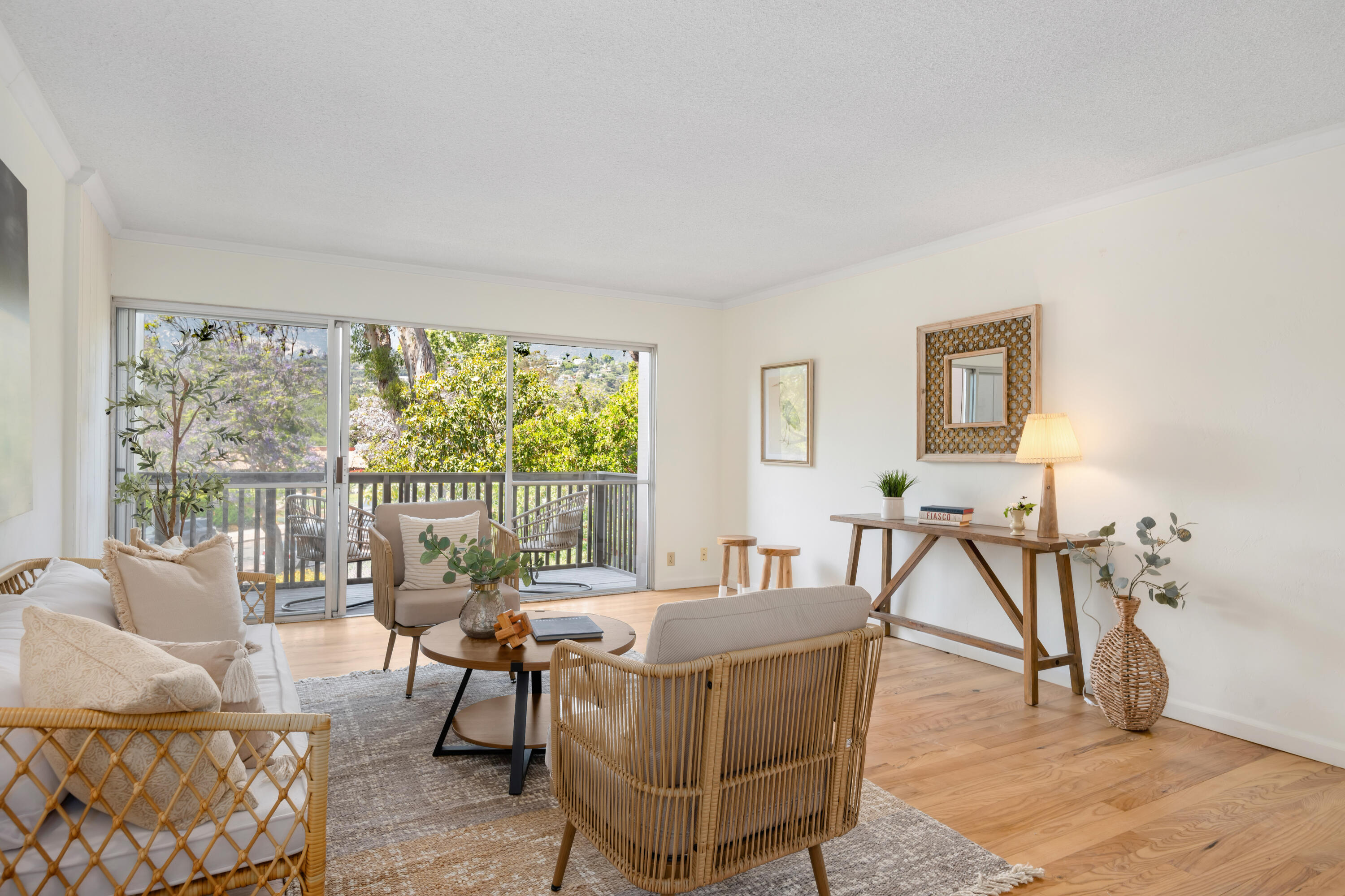 Santa Barbara, California 93105, United States, 2 Bedrooms Bedrooms, ,2 BathroomsBathrooms,Residential,Active,160605