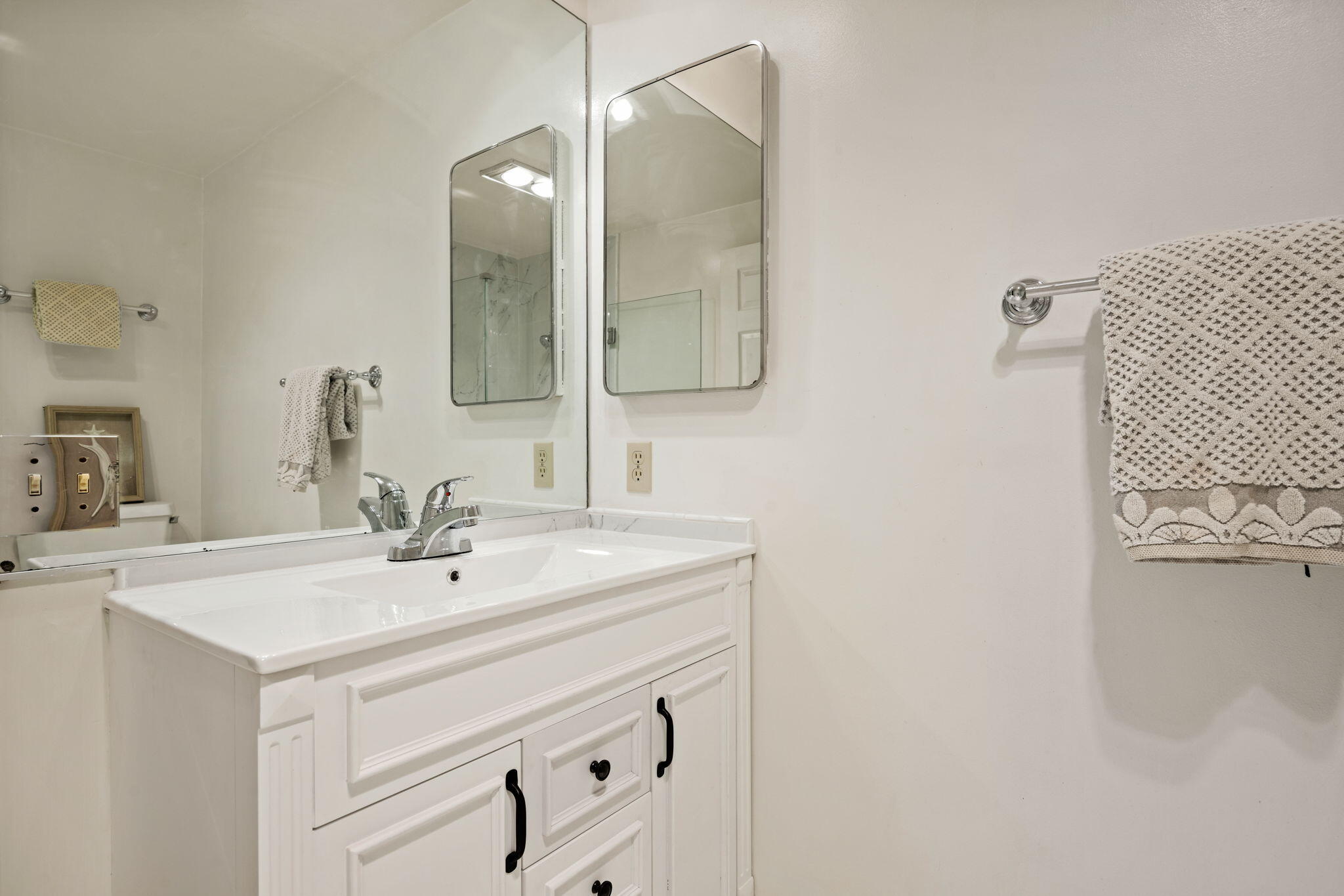 Santa Barbara, California 93105, United States, 2 Bedrooms Bedrooms, ,2 BathroomsBathrooms,Residential,Active,160605