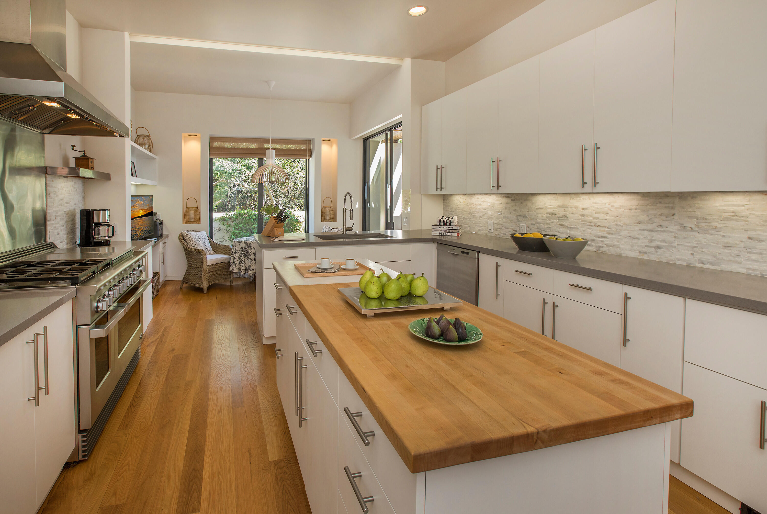 Santa Barbara, California 93108, United States, 5 Bedrooms Bedrooms, ,5 BathroomsBathrooms,Residential,Active,73275