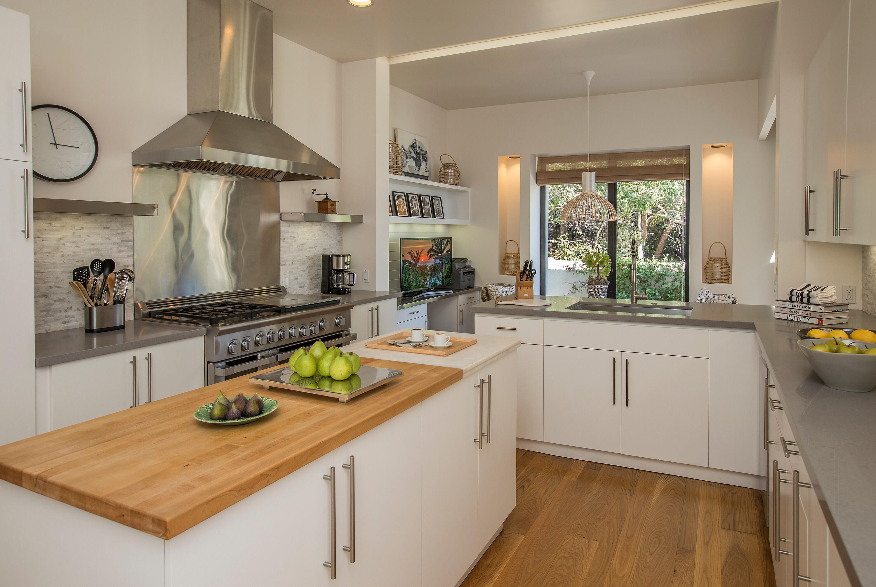 Santa Barbara, California 93108, United States, 5 Bedrooms Bedrooms, ,5 BathroomsBathrooms,Residential,Active,73275