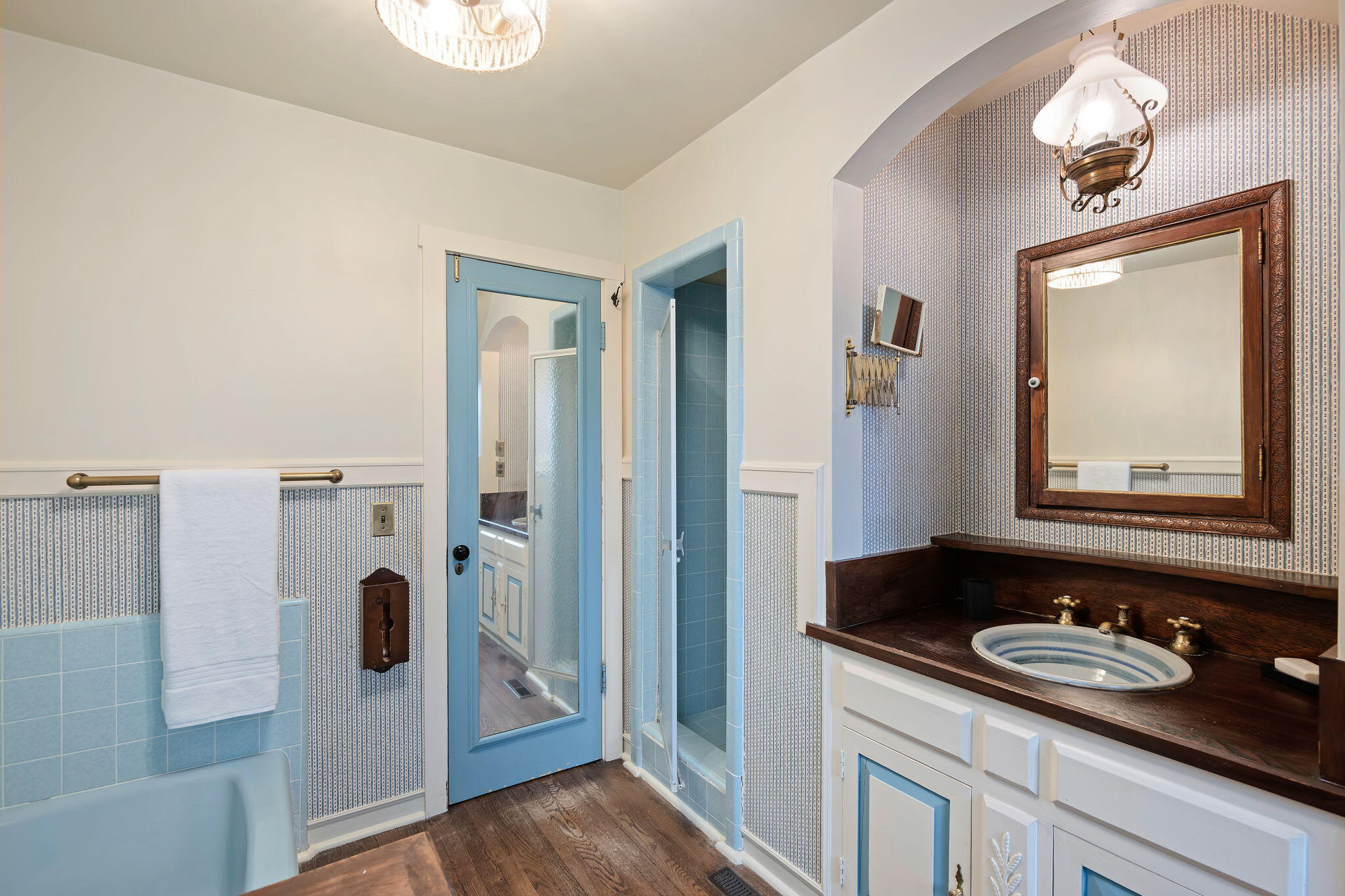 Santa Barbara, California 93103, United States, 3 Bedrooms Bedrooms, ,3 BathroomsBathrooms,Residential,Pending,123153