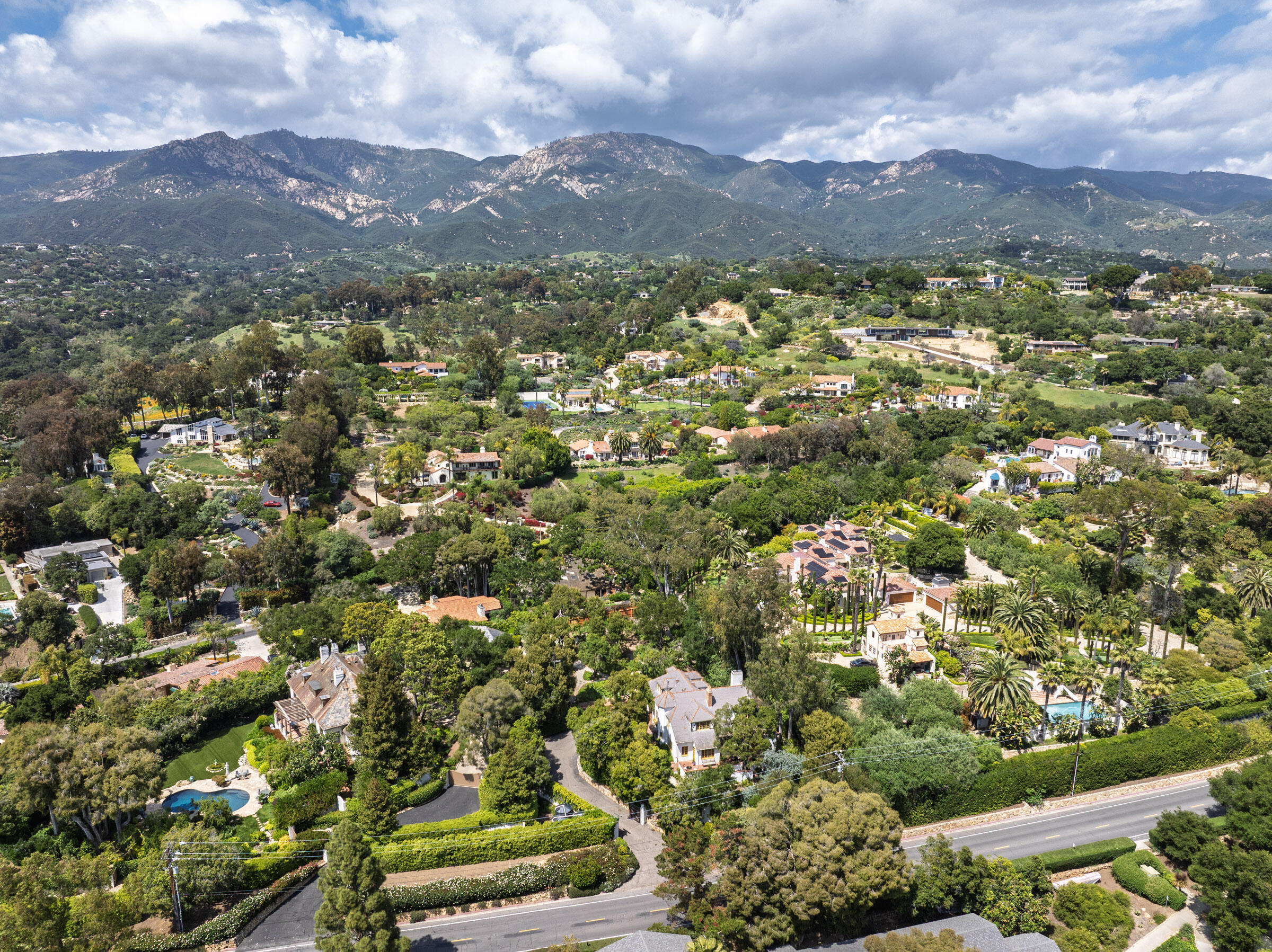 Santa Barbara, California 93103, United States, 3 Bedrooms Bedrooms, ,3 BathroomsBathrooms,Residential,Pending,123153