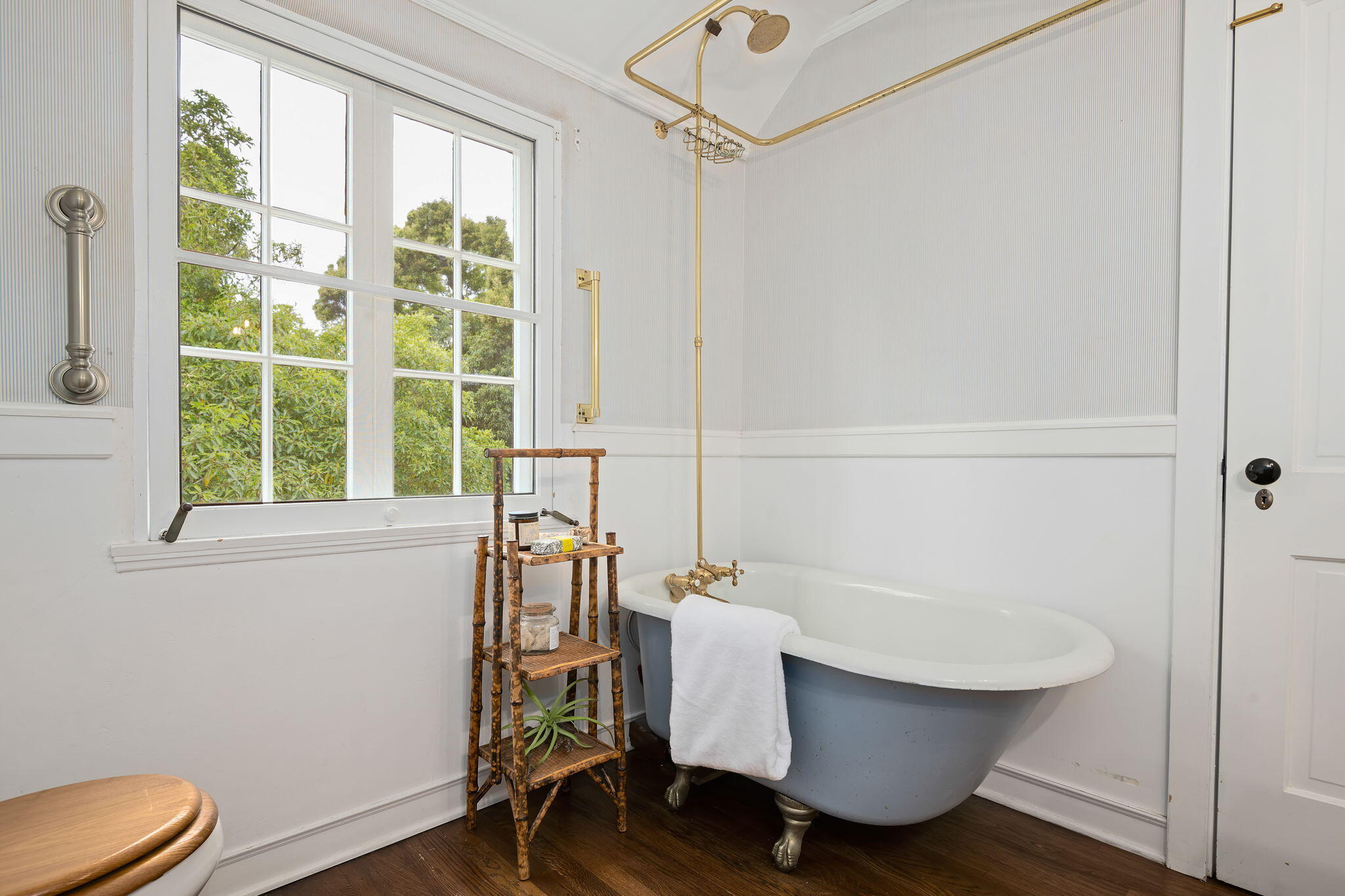 Santa Barbara, California 93103, United States, 3 Bedrooms Bedrooms, ,3 BathroomsBathrooms,Residential,Pending,123153