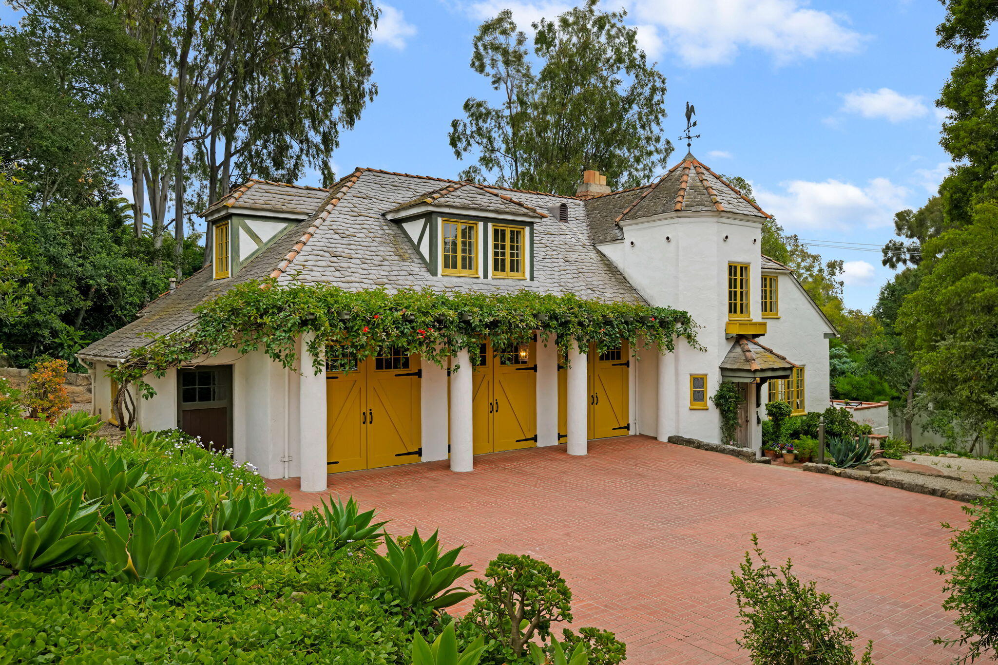 Santa Barbara, California 93103, United States, 3 Bedrooms Bedrooms, ,3 BathroomsBathrooms,Residential,Pending,123153