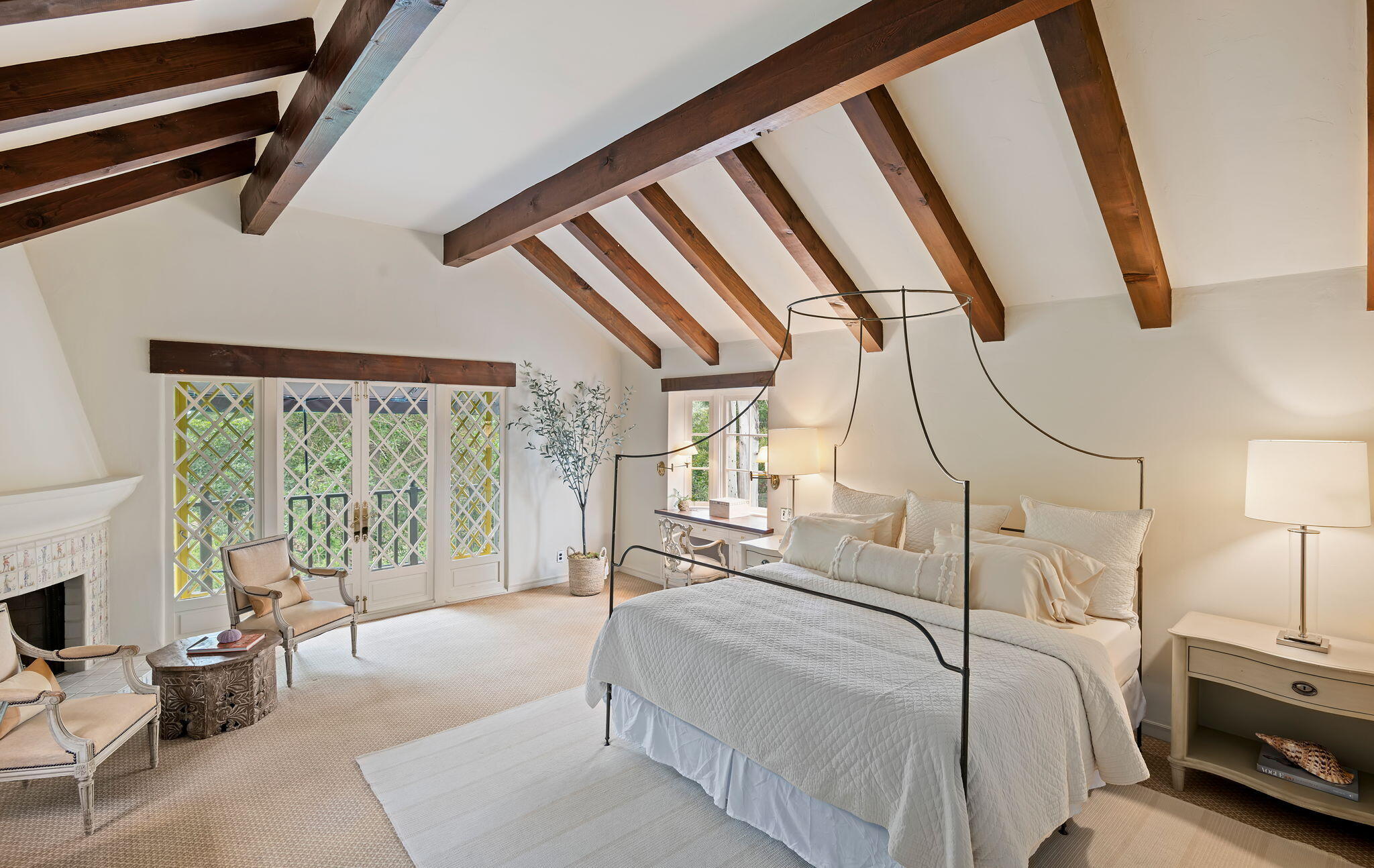 Santa Barbara, California 93103, United States, 3 Bedrooms Bedrooms, ,3 BathroomsBathrooms,Residential,Pending,123153