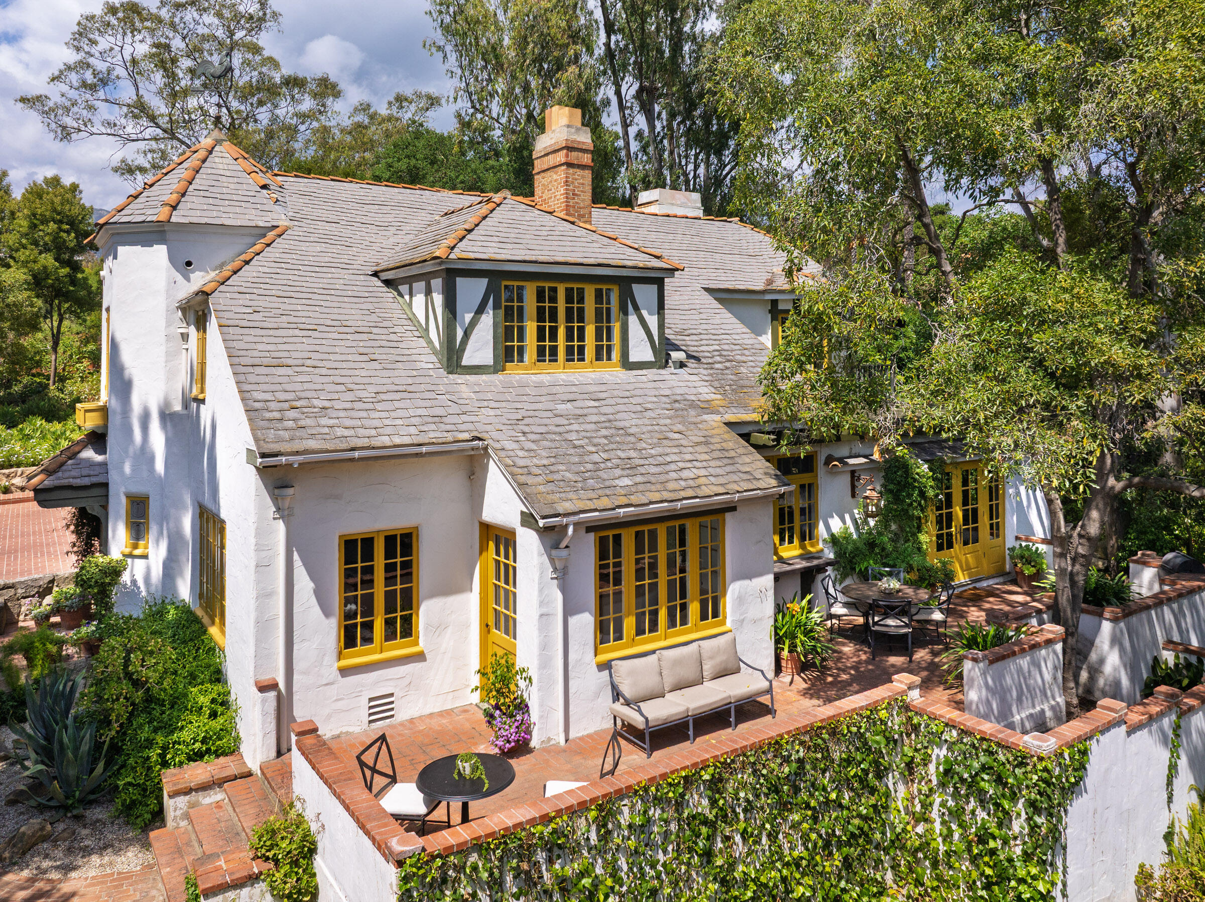 Santa Barbara, California 93103, United States, 3 Bedrooms Bedrooms, ,3 BathroomsBathrooms,Residential,Pending,123153