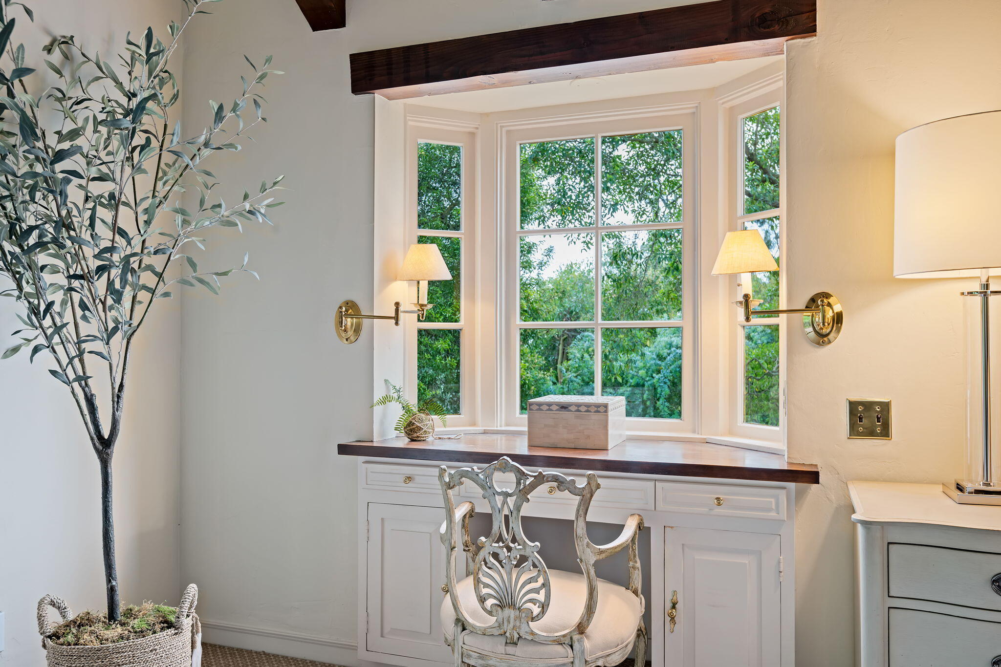 Santa Barbara, California 93103, United States, 3 Bedrooms Bedrooms, ,3 BathroomsBathrooms,Residential,Pending,123153