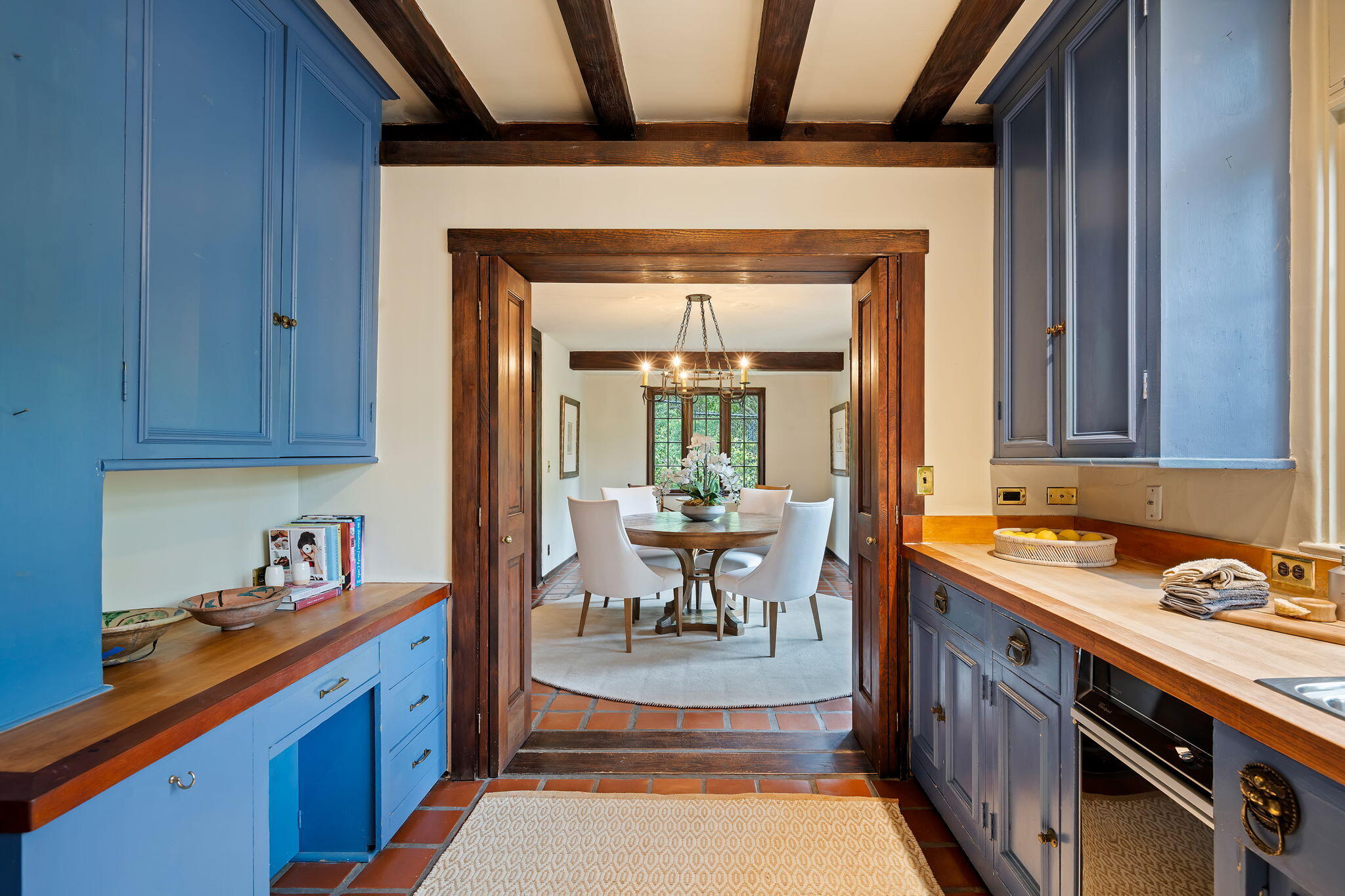 Santa Barbara, California 93103, United States, 3 Bedrooms Bedrooms, ,3 BathroomsBathrooms,Residential,Pending,123153