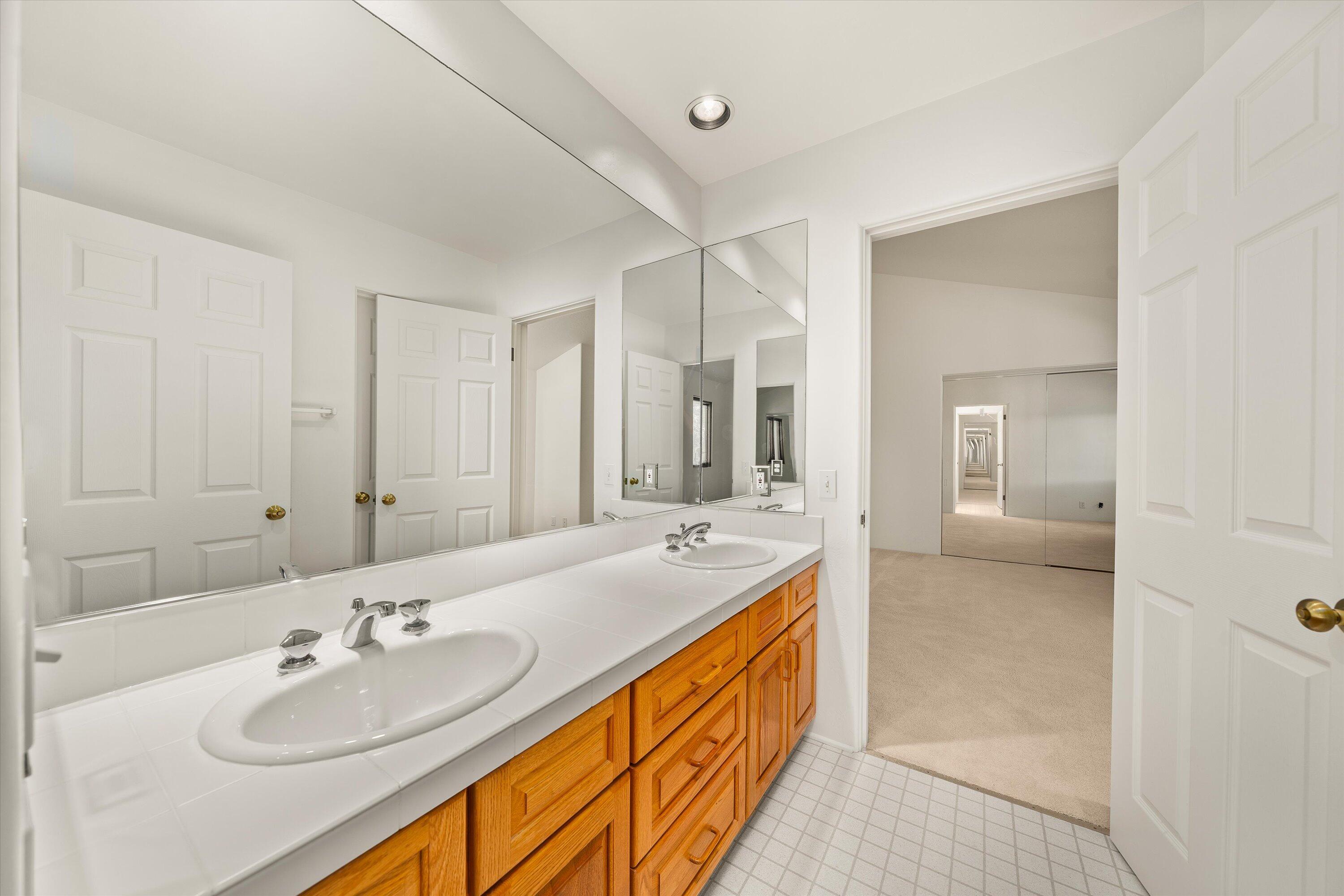 Goleta, California 93117, United States, 4 Bedrooms Bedrooms, ,4 BathroomsBathrooms,Residential,Active,179530