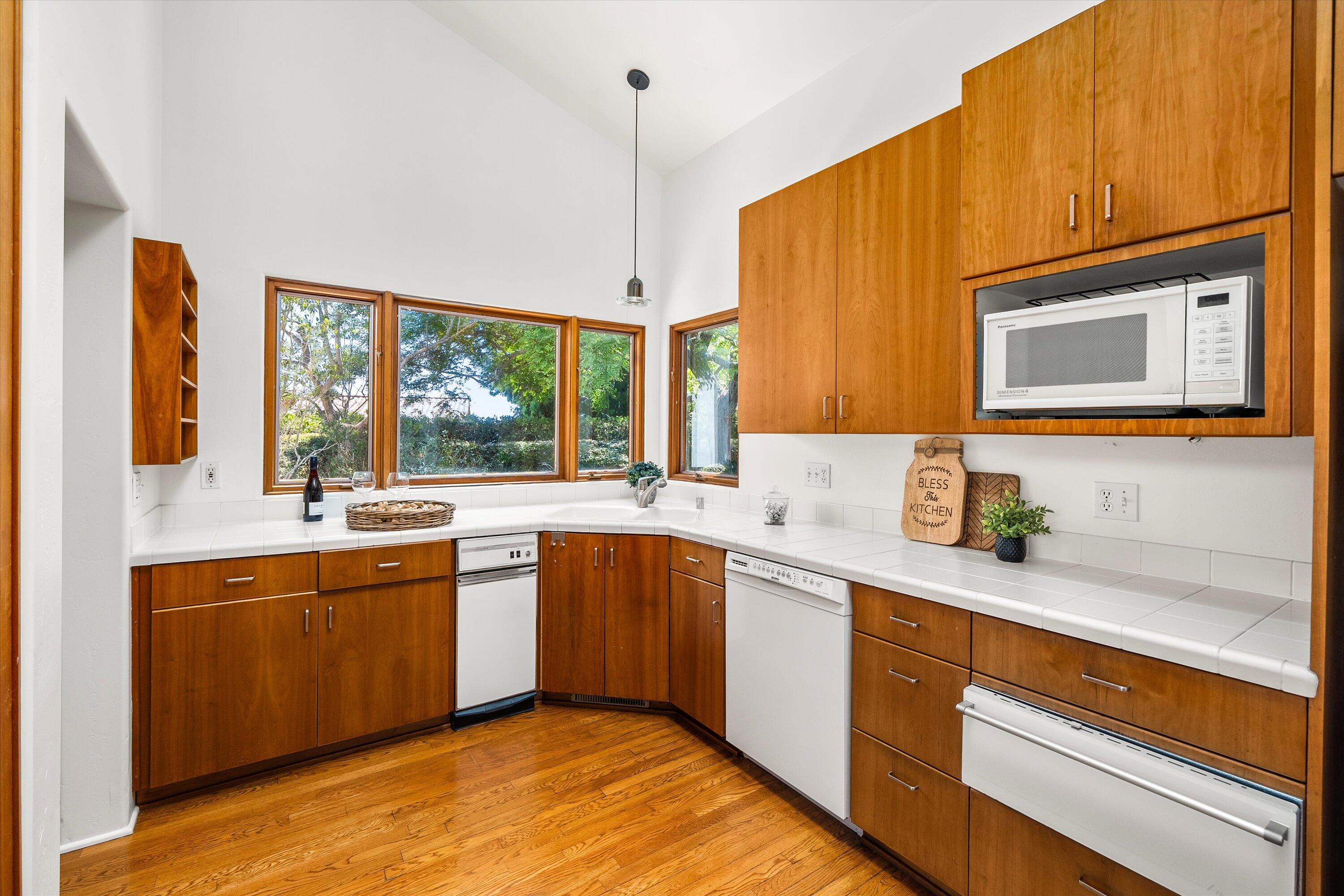 Goleta, California 93117, United States, 4 Bedrooms Bedrooms, ,4 BathroomsBathrooms,Residential,Active,179530