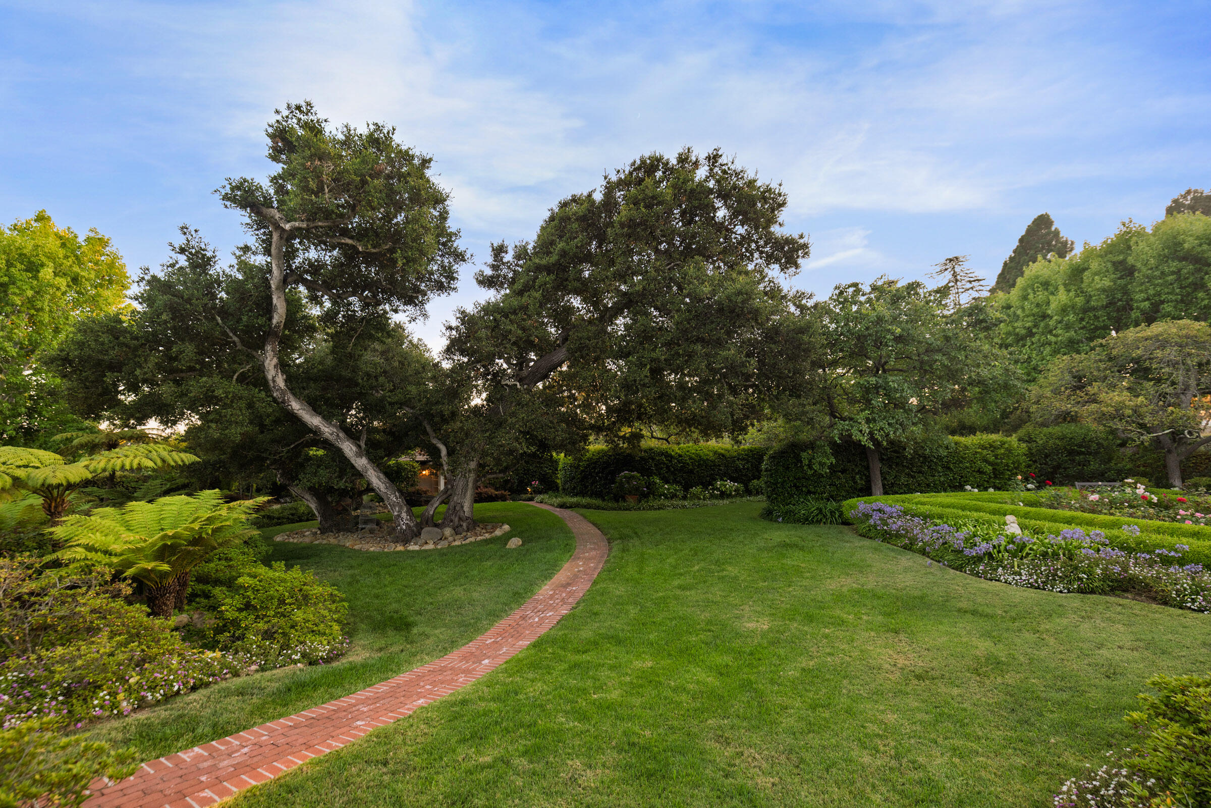 Santa Barbara, California 93108, United States, 3 Bedrooms Bedrooms, ,5 BathroomsBathrooms,Residential,Active,182126