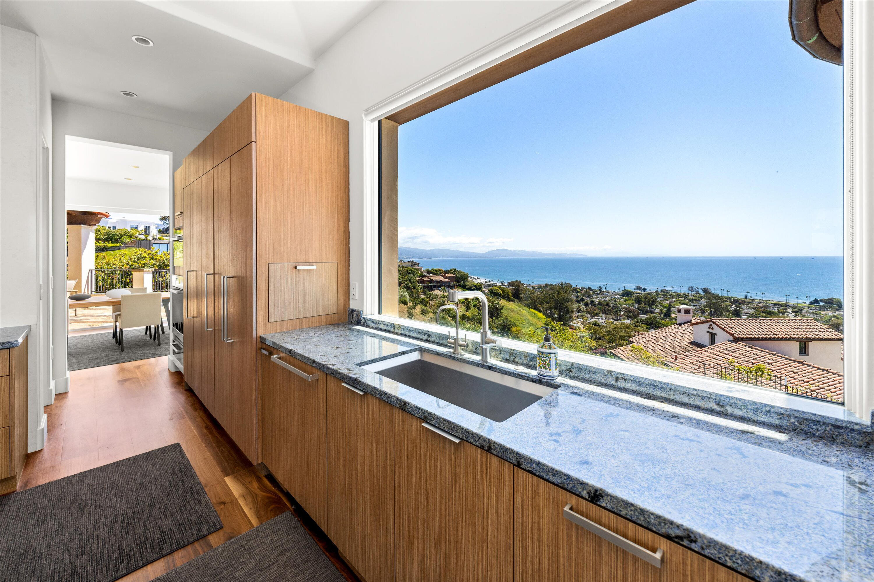 Santa Barbara, California 93109, United States, 4 Bedrooms Bedrooms, ,5 BathroomsBathrooms,Residential,Pending,129512