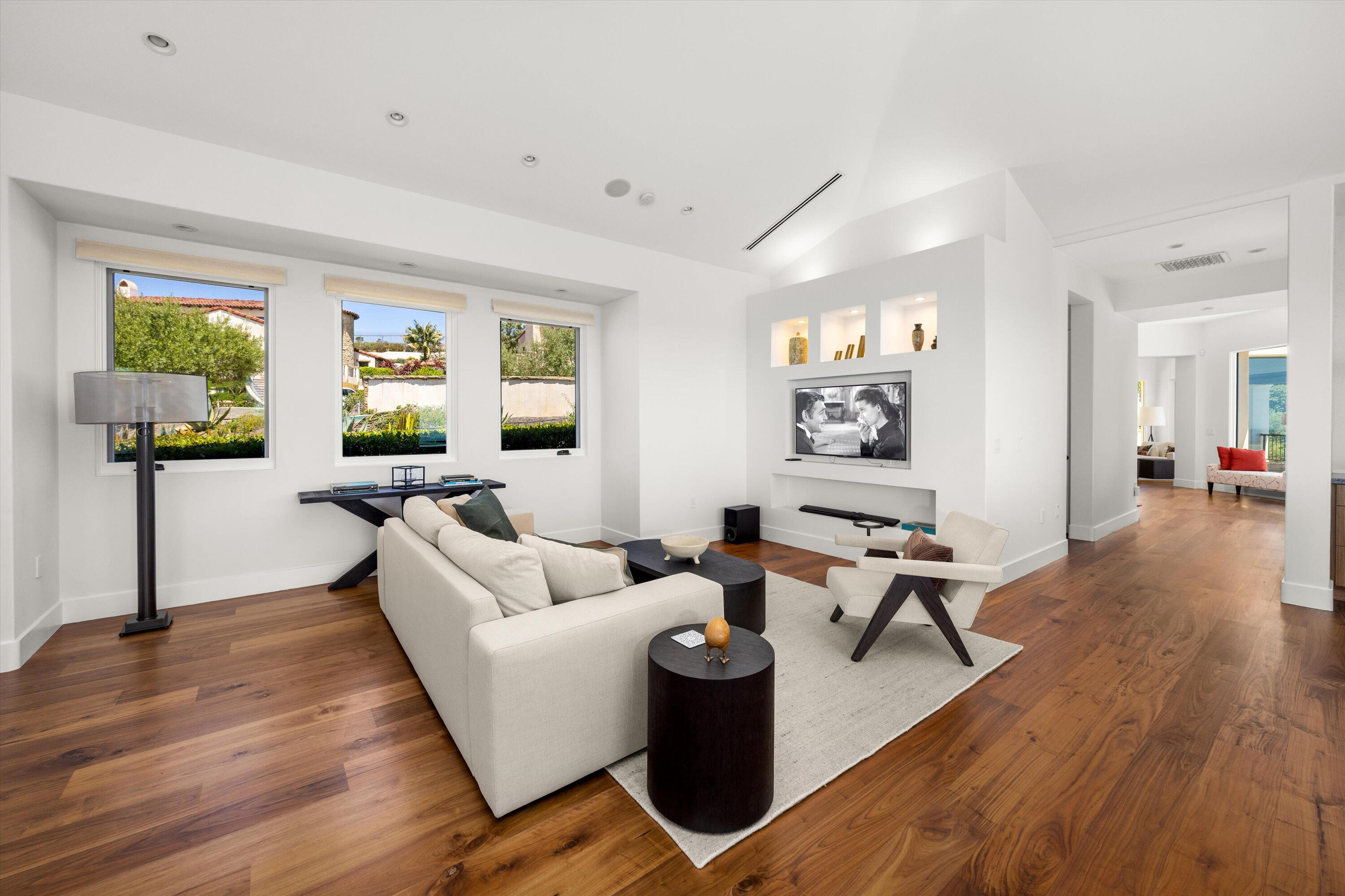 Santa Barbara, California 93109, United States, 4 Bedrooms Bedrooms, ,5 BathroomsBathrooms,Residential,Pending,129512