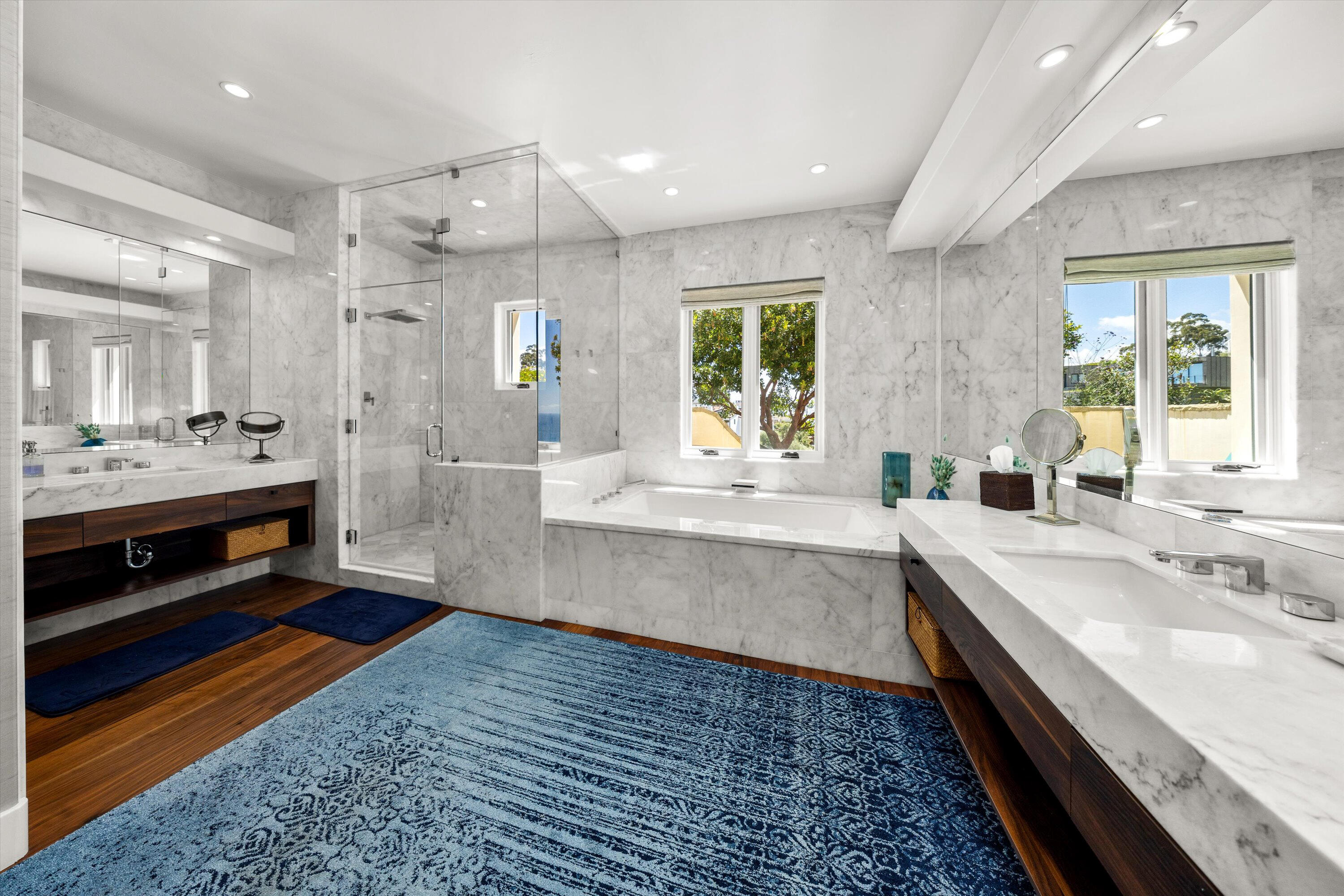 Santa Barbara, California 93109, United States, 4 Bedrooms Bedrooms, ,5 BathroomsBathrooms,Residential,Pending,129512