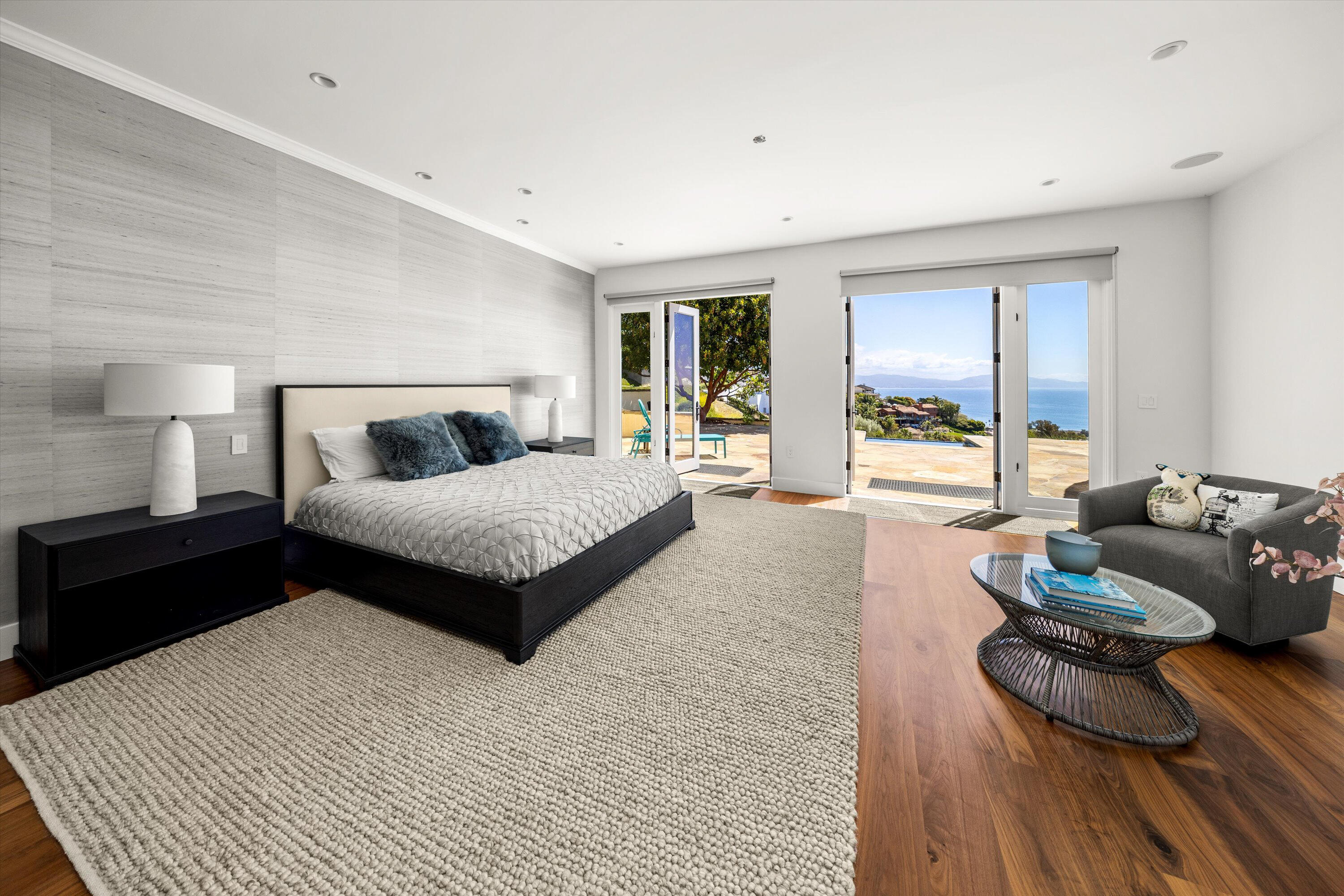 Santa Barbara, California 93109, United States, 4 Bedrooms Bedrooms, ,5 BathroomsBathrooms,Residential,Pending,129512