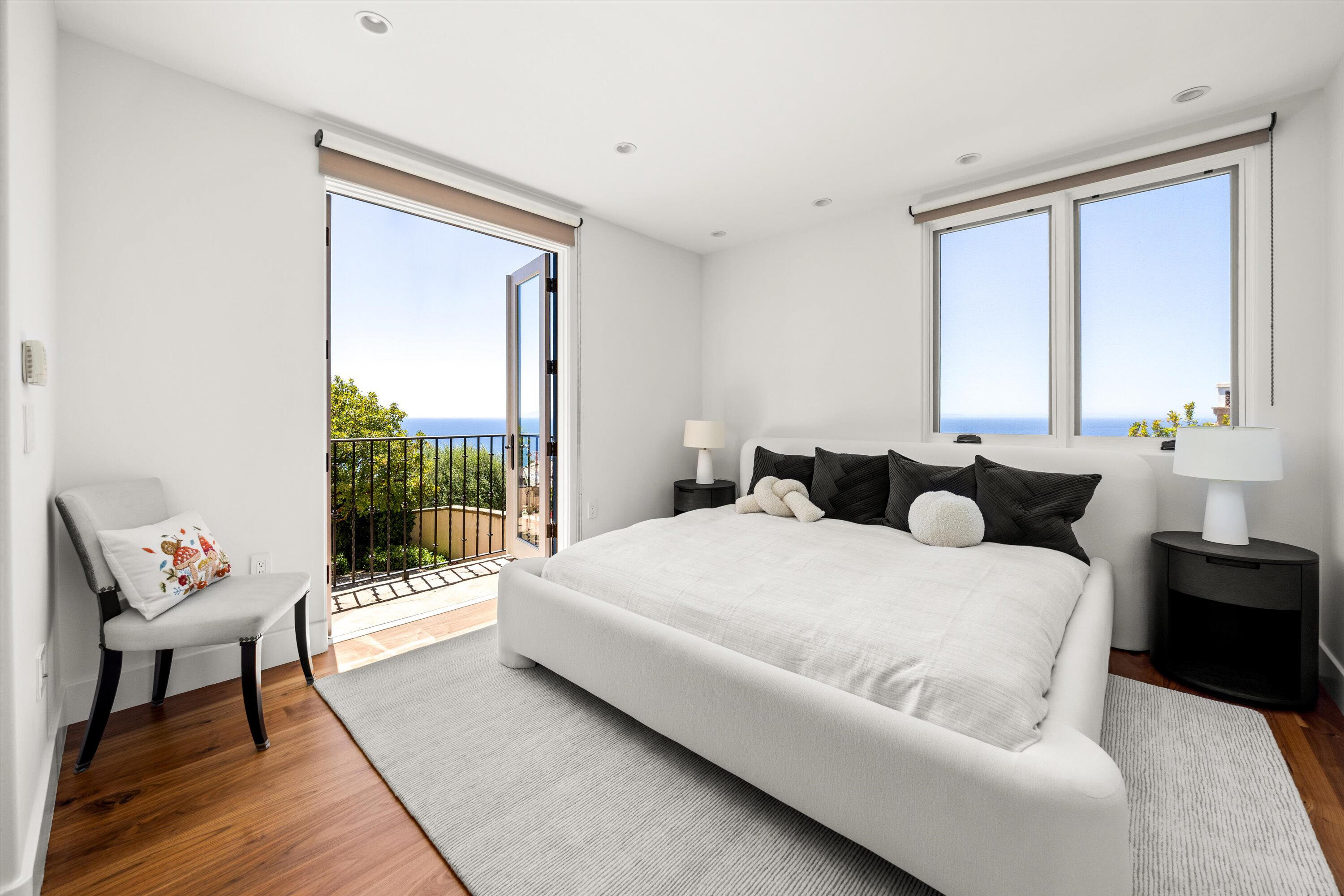 Santa Barbara, California 93109, United States, 4 Bedrooms Bedrooms, ,5 BathroomsBathrooms,Residential,Pending,129512