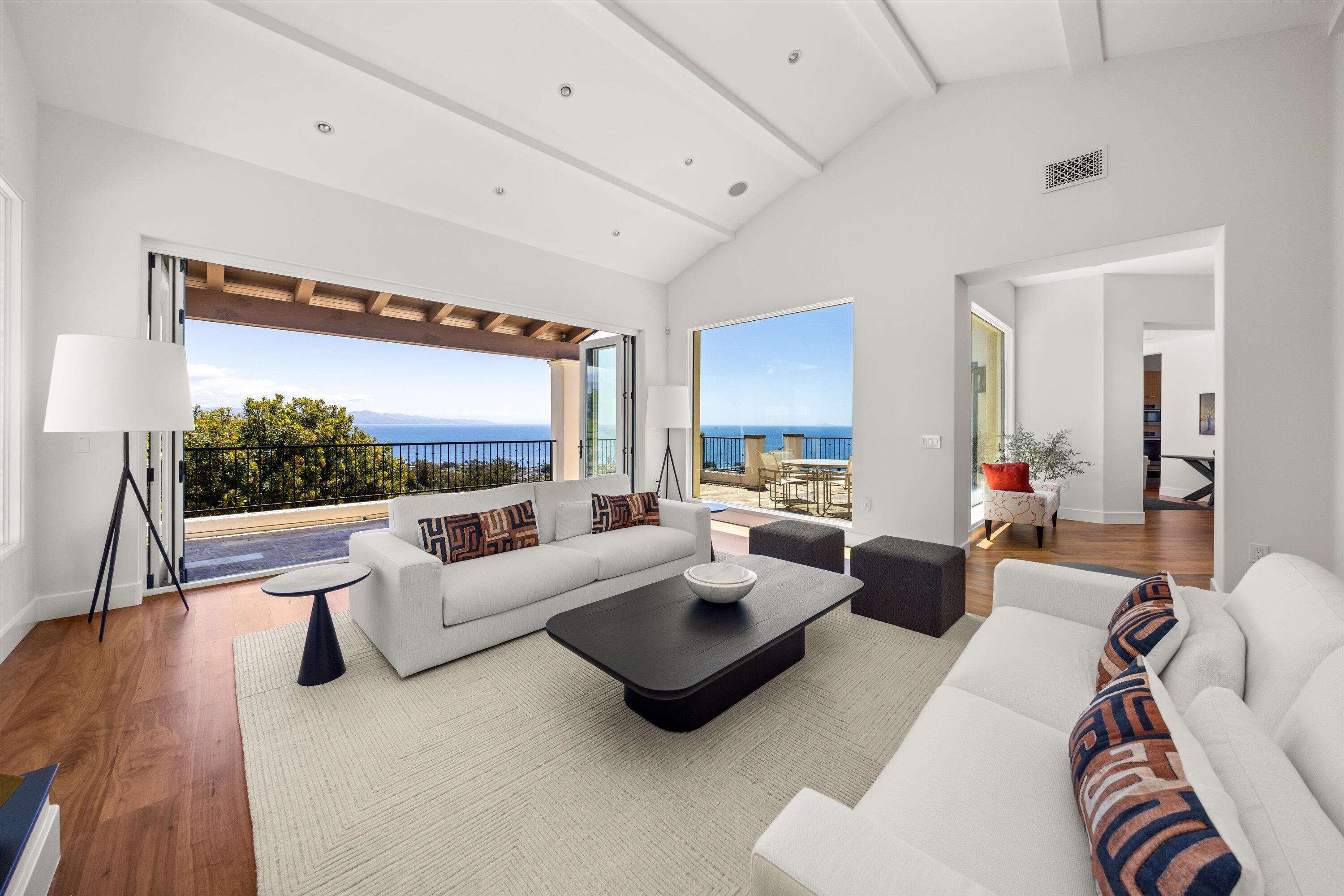 Santa Barbara, California 93109, United States, 4 Bedrooms Bedrooms, ,5 BathroomsBathrooms,Residential,Pending,129512