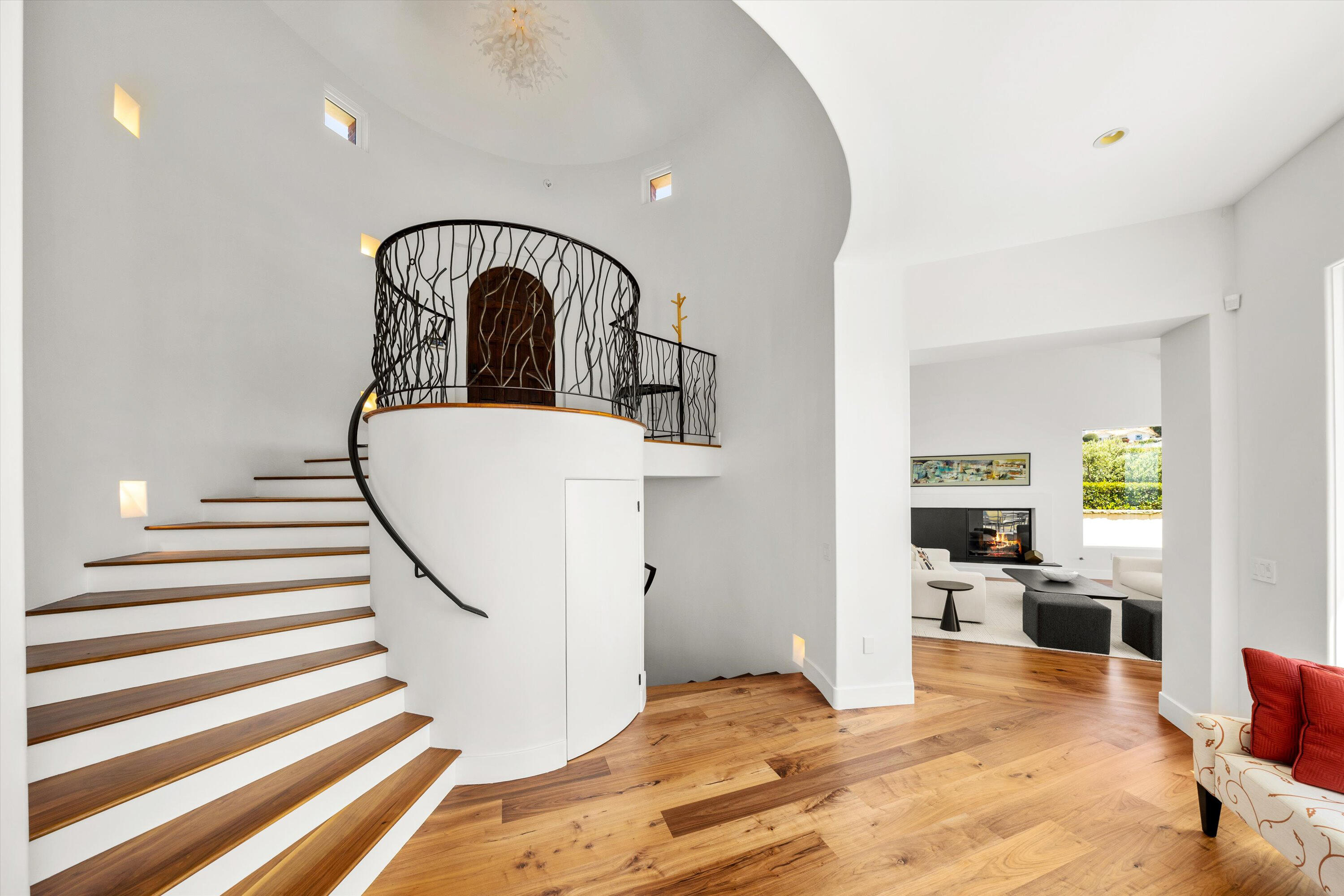 Santa Barbara, California 93109, United States, 4 Bedrooms Bedrooms, ,5 BathroomsBathrooms,Residential,Pending,129512