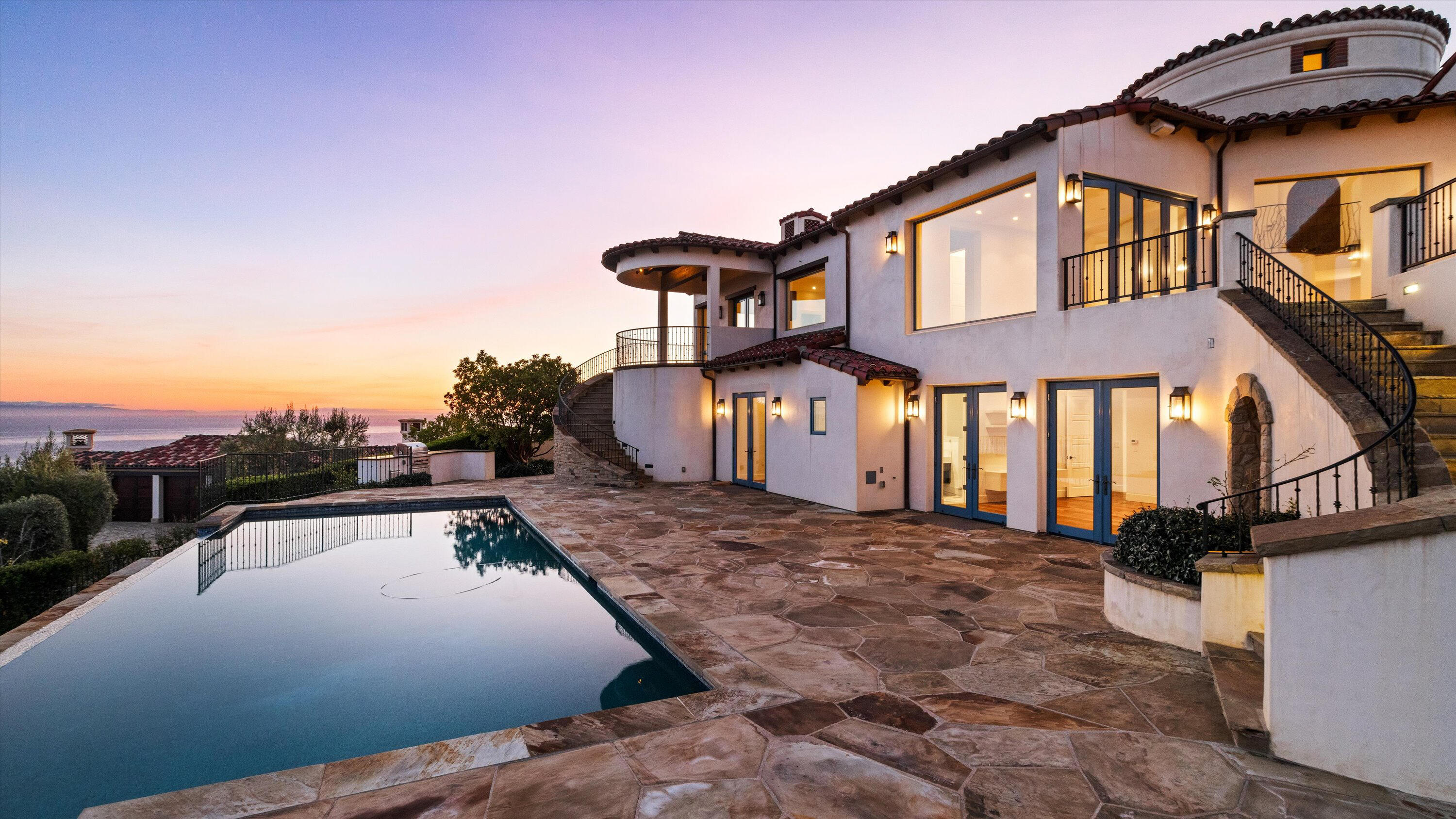 Santa Barbara, California 93109, United States, 4 Bedrooms Bedrooms, ,5 BathroomsBathrooms,Residential,Pending,129512