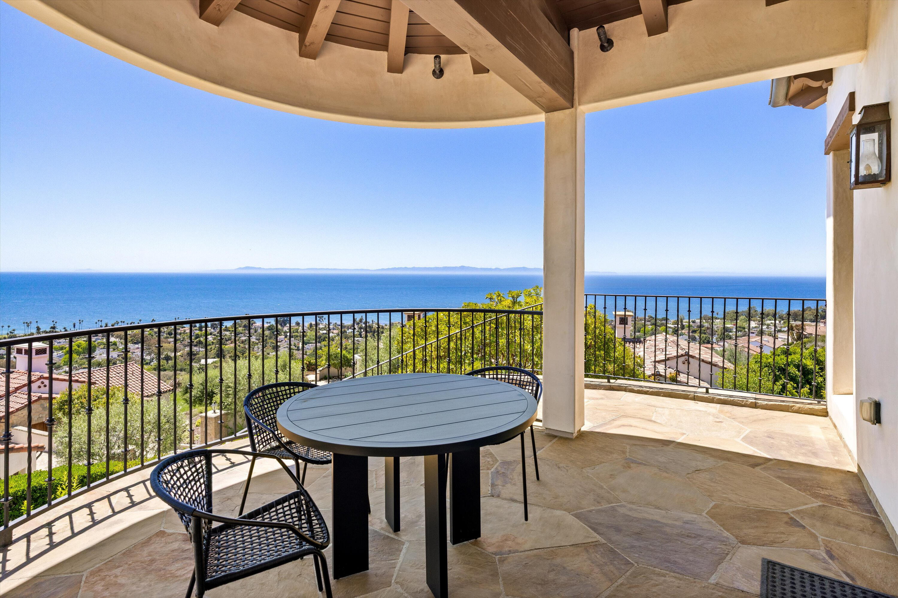 Santa Barbara, California 93109, United States, 4 Bedrooms Bedrooms, ,5 BathroomsBathrooms,Residential,Pending,129512