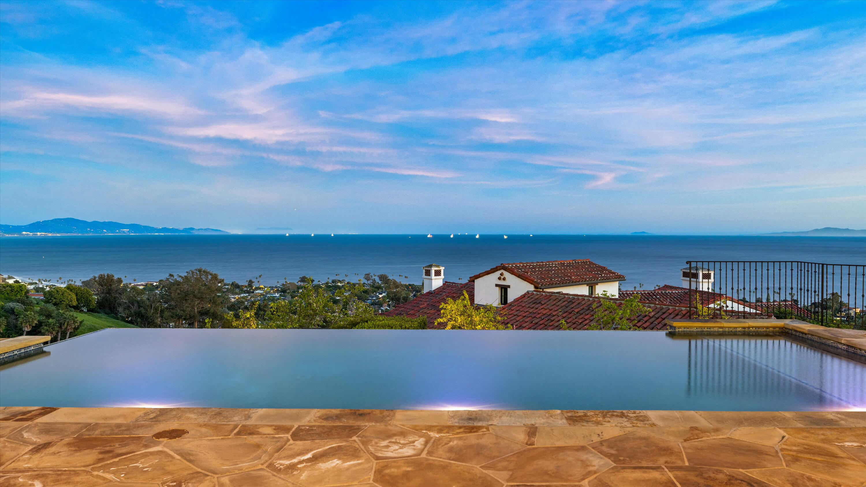 Santa Barbara, California 93109, United States, 4 Bedrooms Bedrooms, ,5 BathroomsBathrooms,Residential,Pending,129512