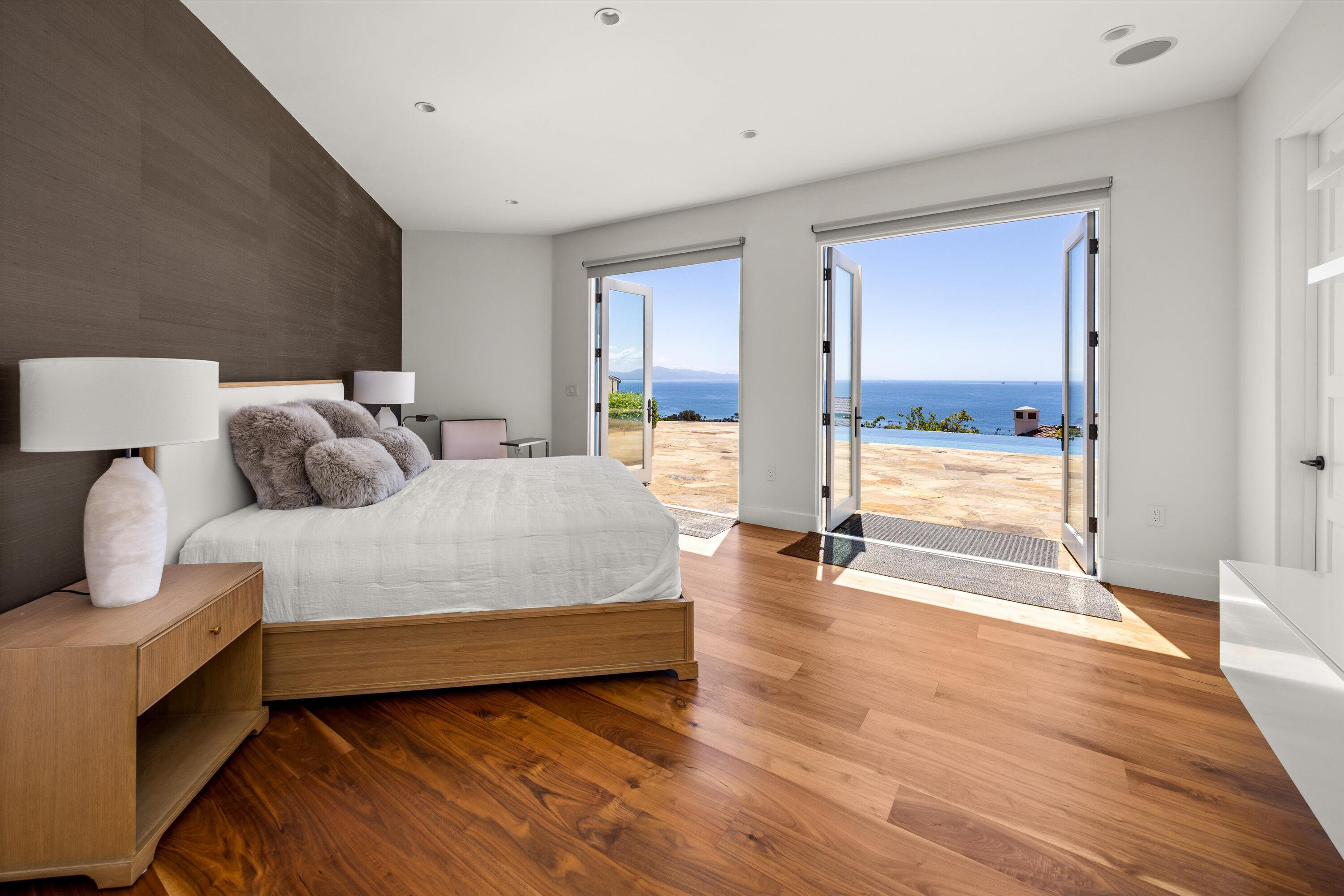 Santa Barbara, California 93109, United States, 4 Bedrooms Bedrooms, ,5 BathroomsBathrooms,Residential,Pending,129512