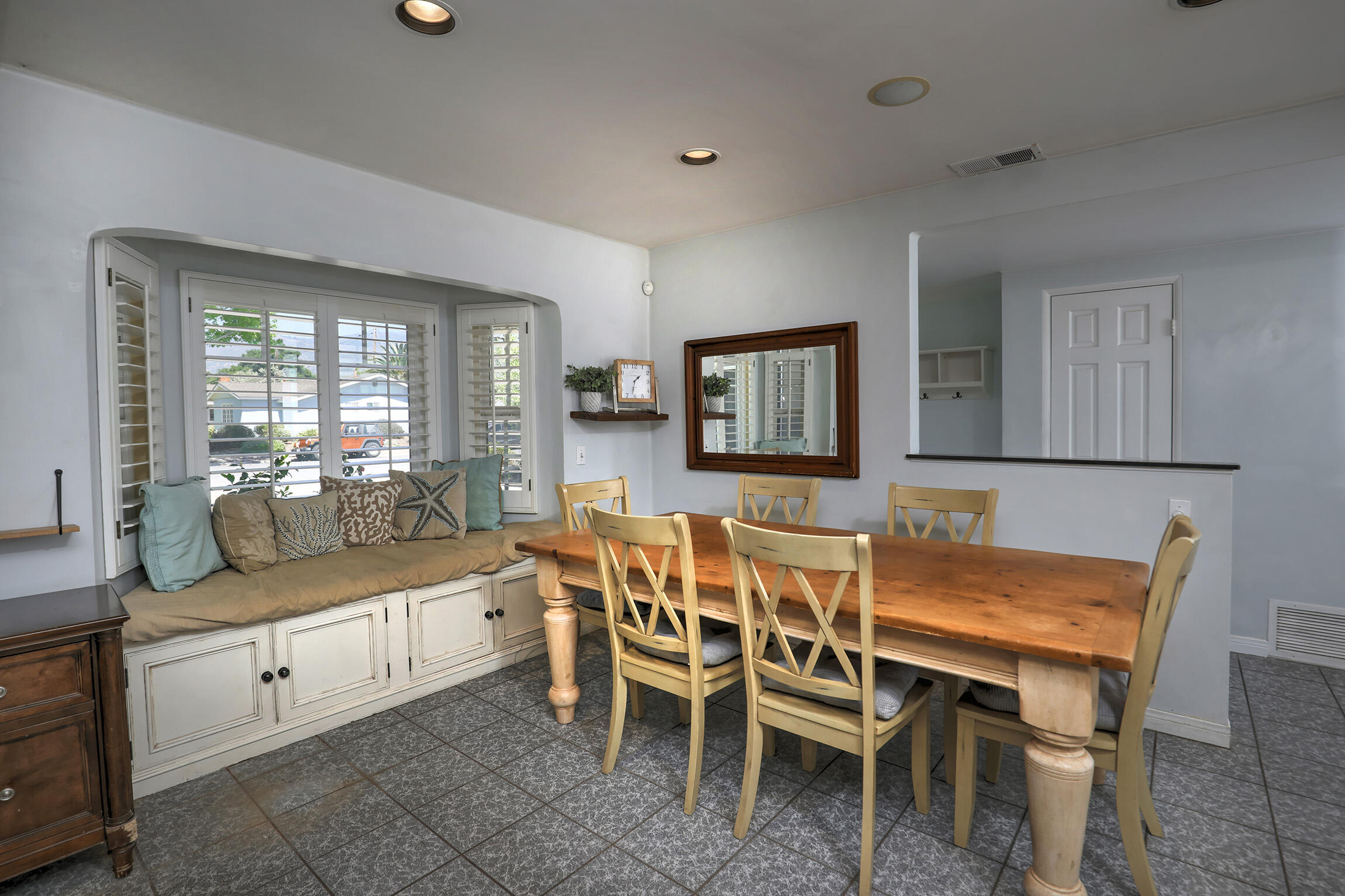 5573 Huntington Drive